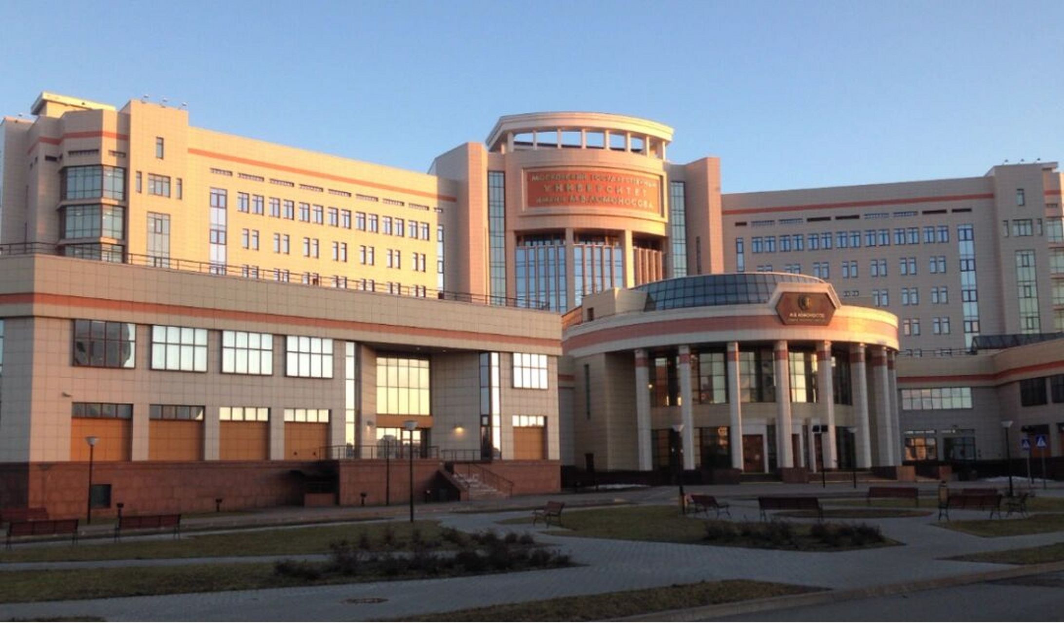 1930年高等医学教育改造后,原医学系改造为独立的医学院一一莫斯科第