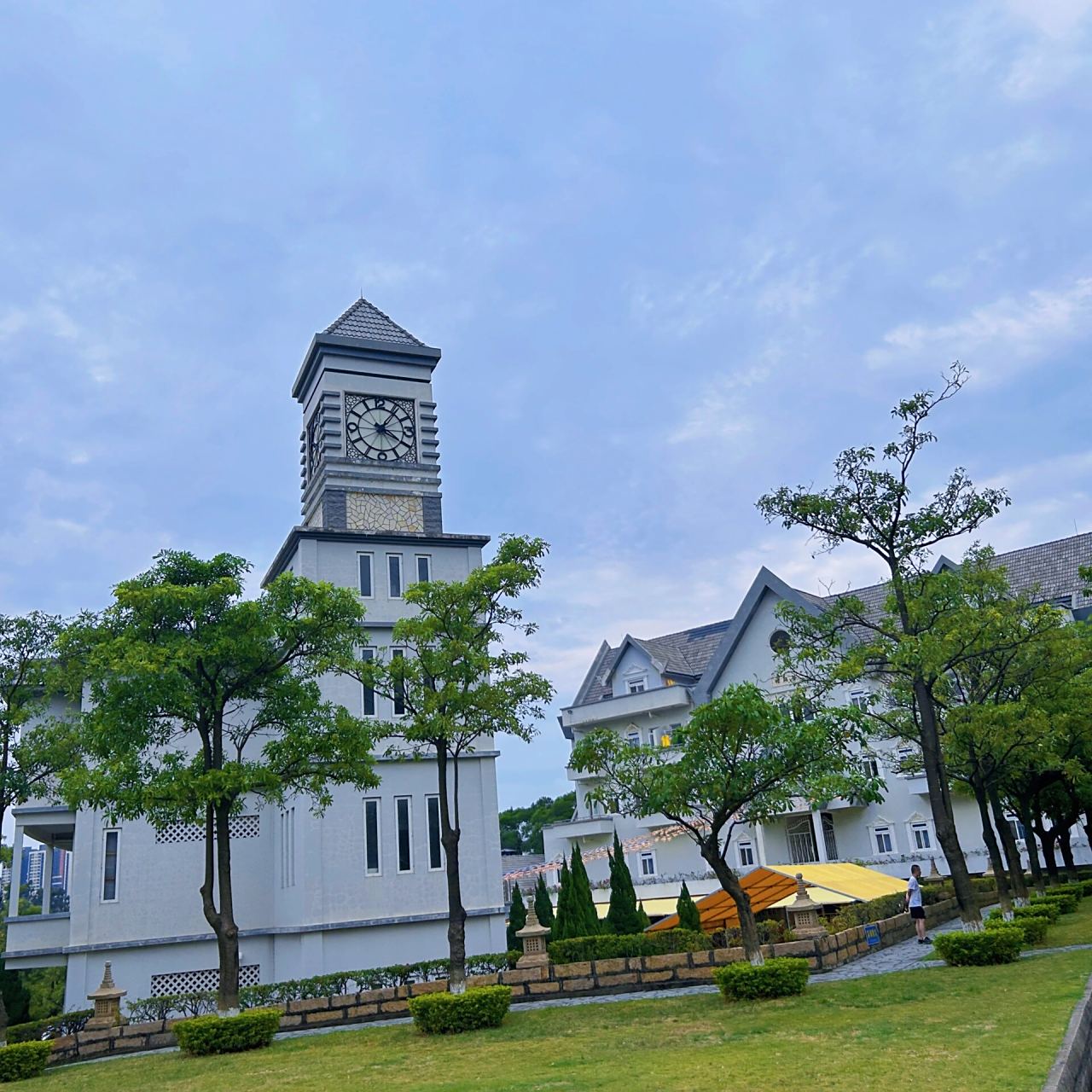 漳州旅游→普照禅寺拍照很出片 普照寺,位于福建省漳州龙海市港尾镇南