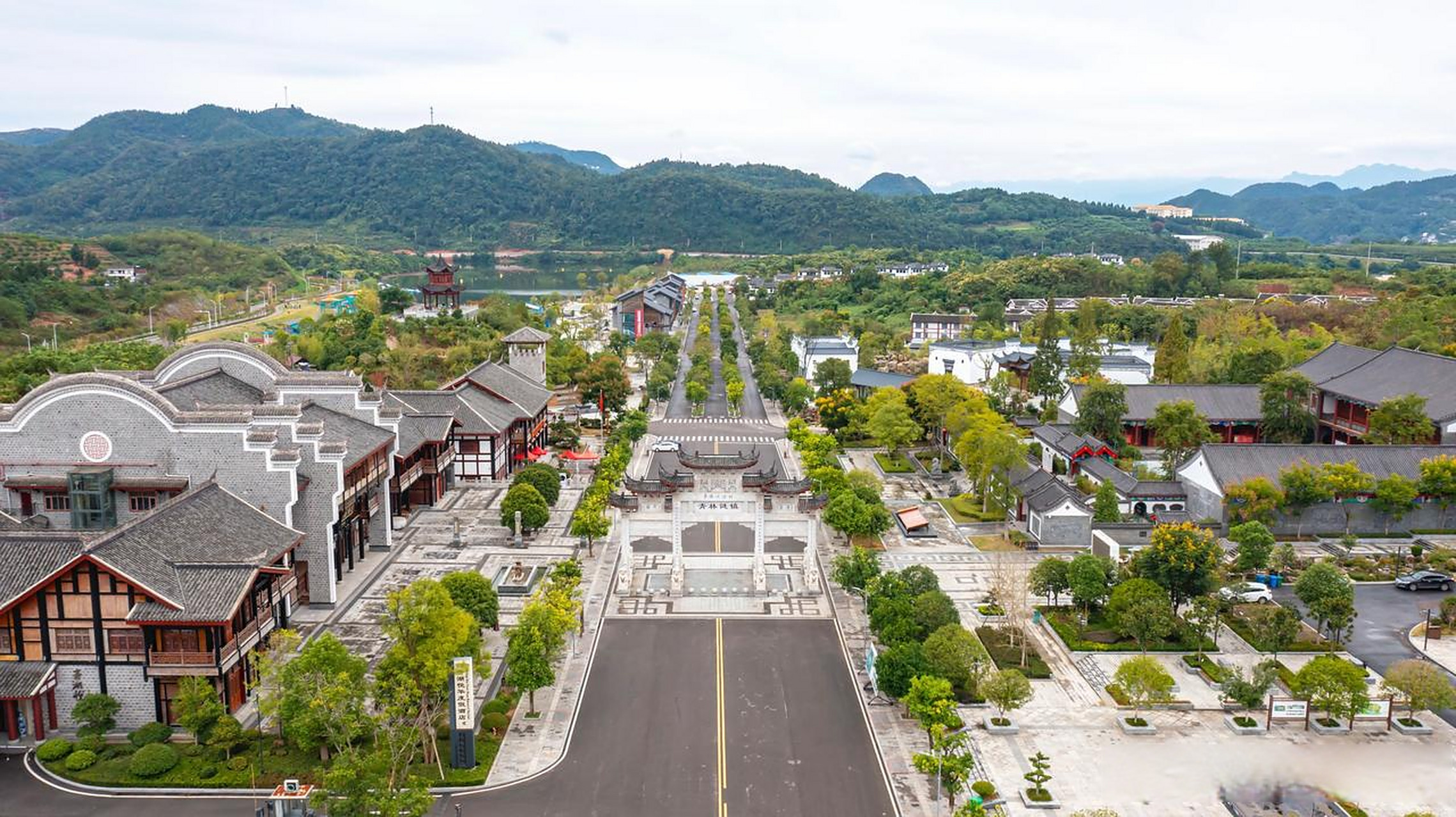 十一小长假到了,位于宜昌市宜都市的青林谜镇是出游的好地方.