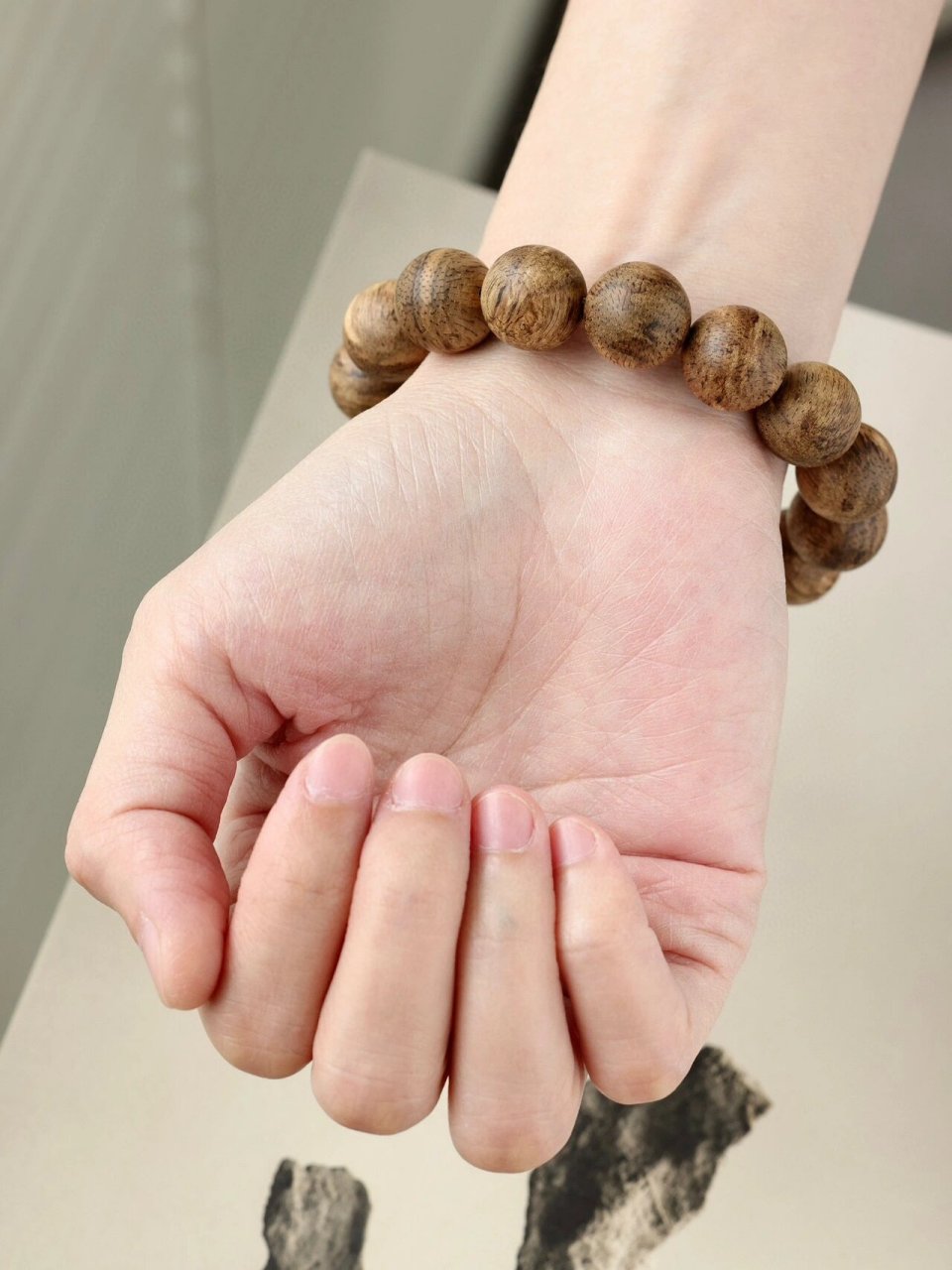 文莱沉香"14mm手串" 油脂斑驳密布,香气高雅,细品花香柔美,甘甜有韵