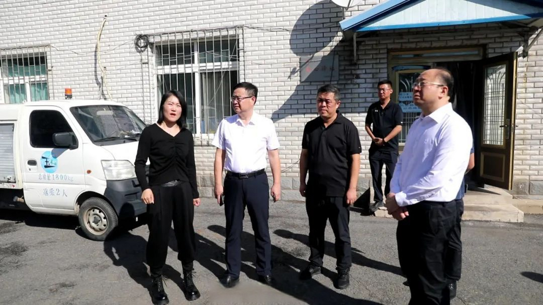 贯彻二十大辽宁在行动#  9月15日,白塔区人大常委会主任李东明对吻