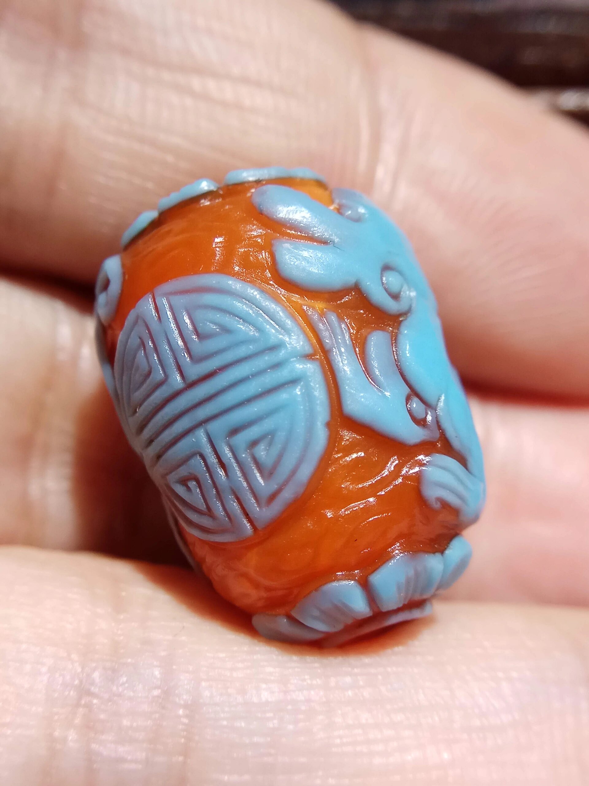 清代 彩色套料套色 浅浮雕龙纹空心琉璃珠