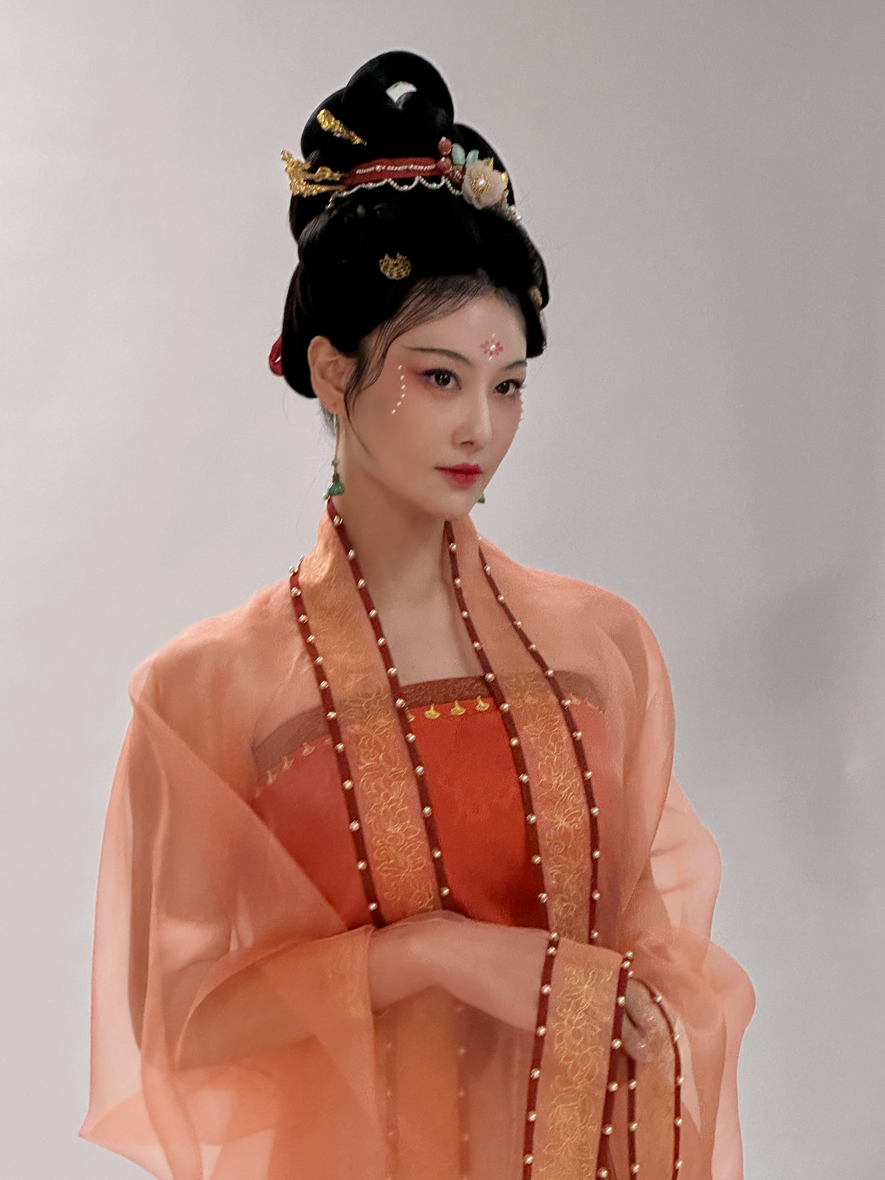 翻手机翻到张馨予章七娘进组定妆照,想起那个瑟瑟发抖的冬季,依然如此