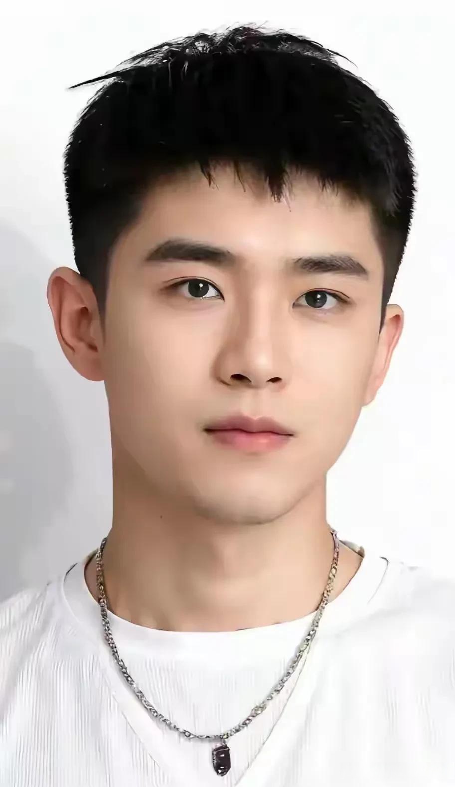 高冷大帅哥 帅无法掩饰 高颜值 小哥哥 无敌长脸大帅哥 最美男人风度