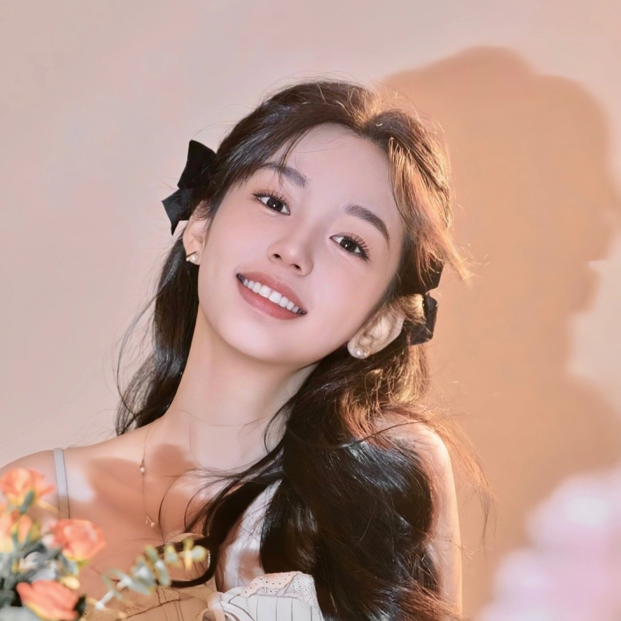 甜妹光芒万丈～周也头像