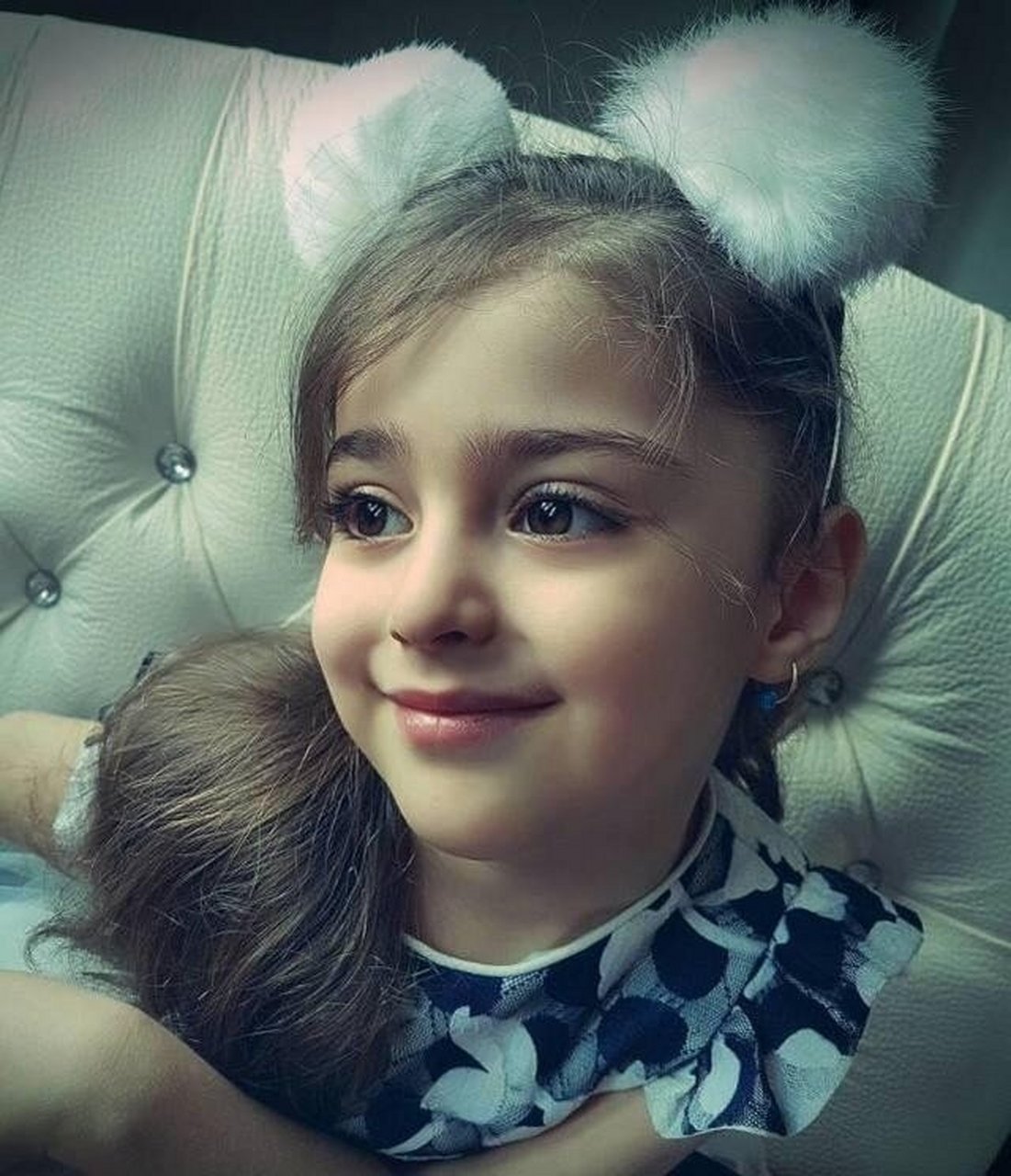 小女孩儿 美在大家心中的定义都不一样有人觉得单眼皮很美有人觉得大