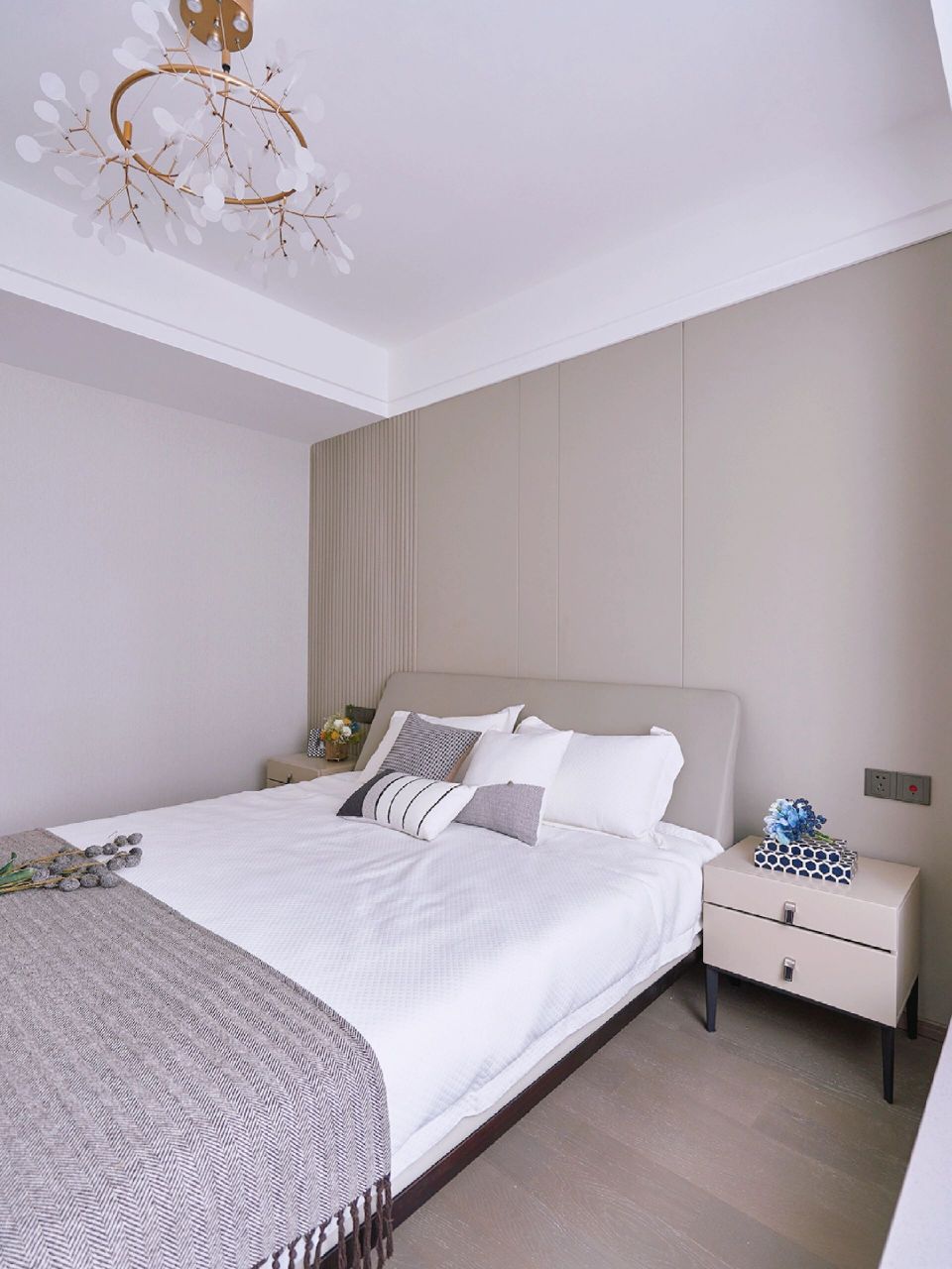 用碳晶板做背景墙效果真的好 碳晶板,以其独特的环保特性,为家居装修