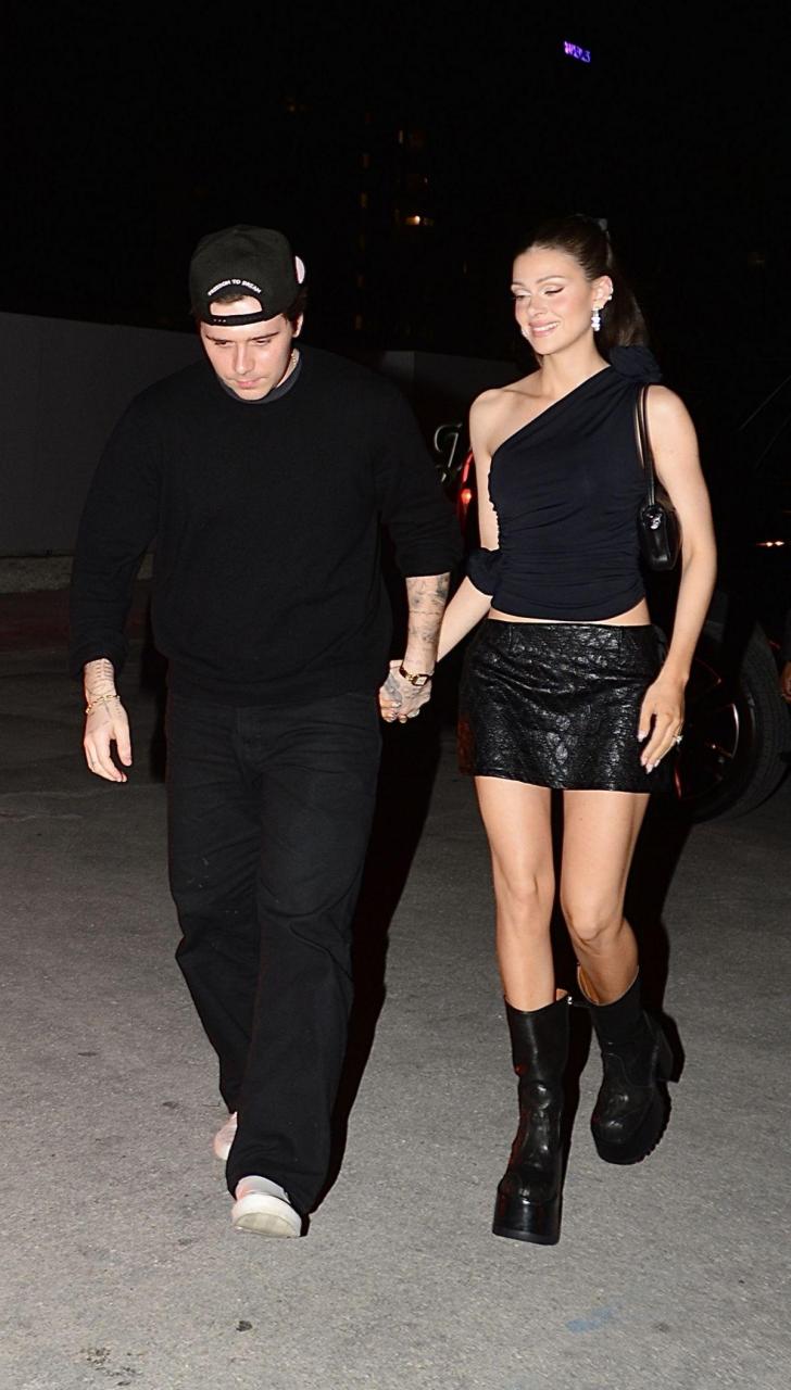 布鲁克林和nicola peltz外出就餐街拍,布鲁克林看起来胖了,胖起来之后