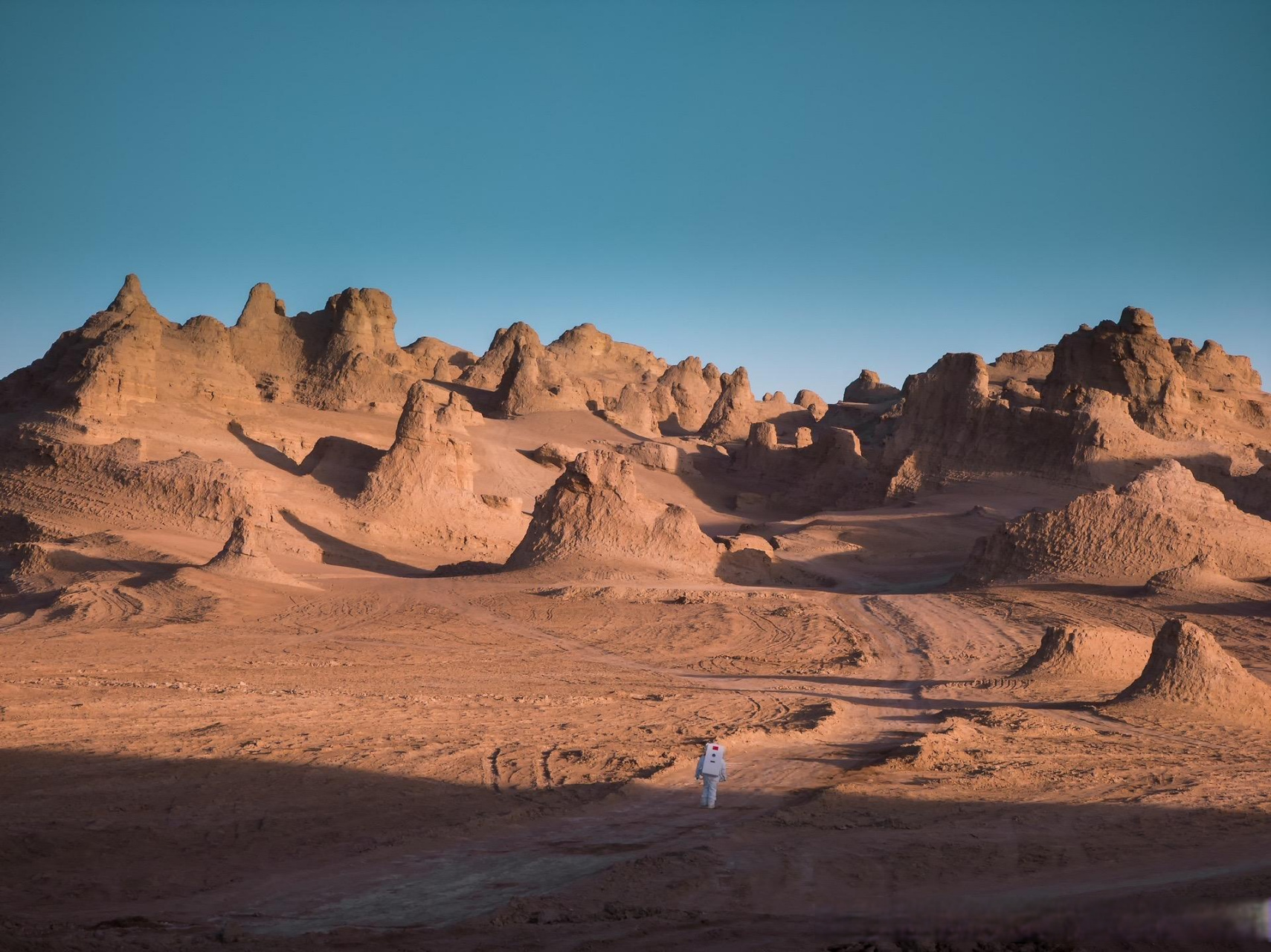 俄博梁雅丹无人区位于中国青海省茫崖市冷湖镇的一片荒野地区.