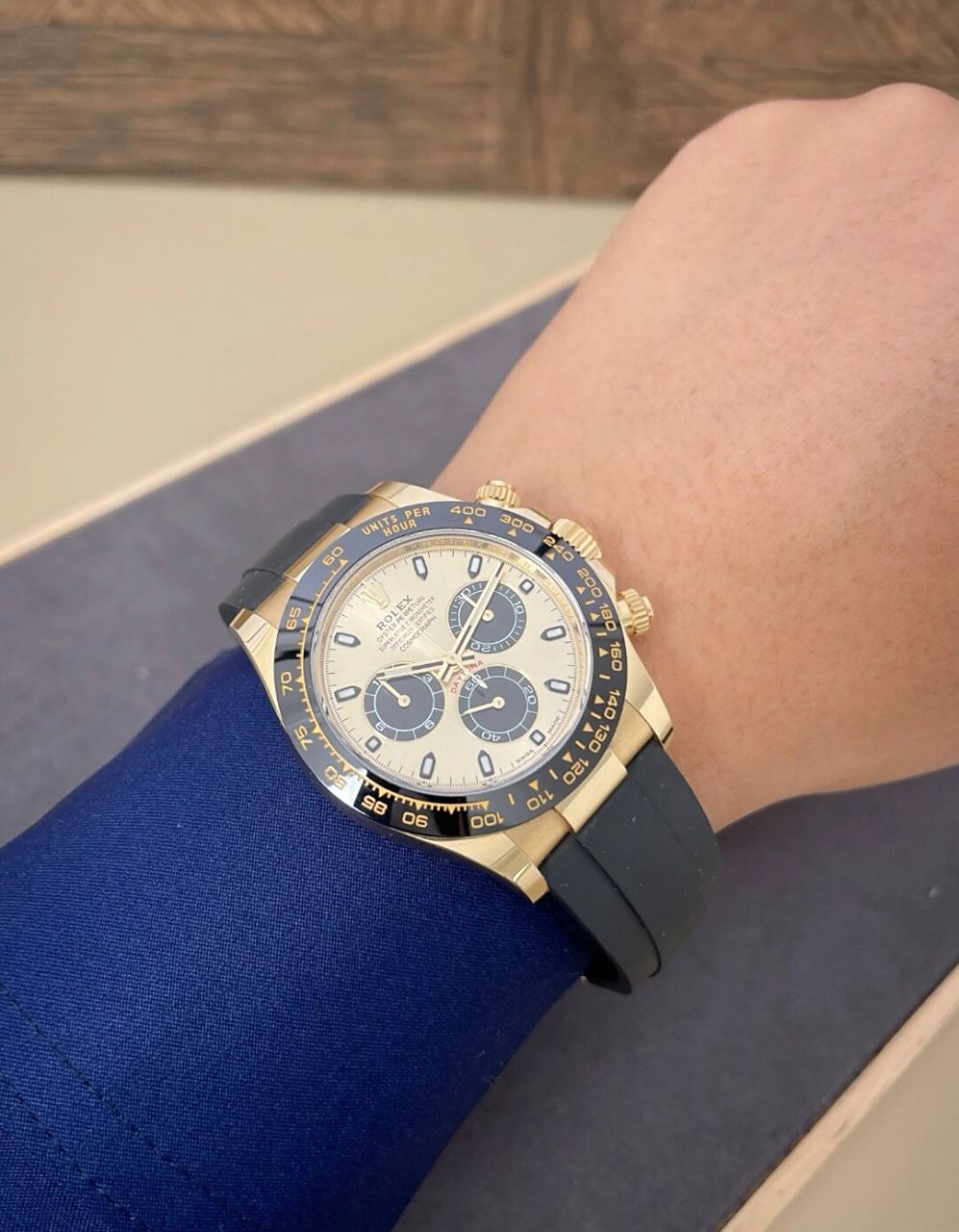 劳力士余文乐特卖388000元【收藏品劳力士宇宙计型迪通拿系列18k