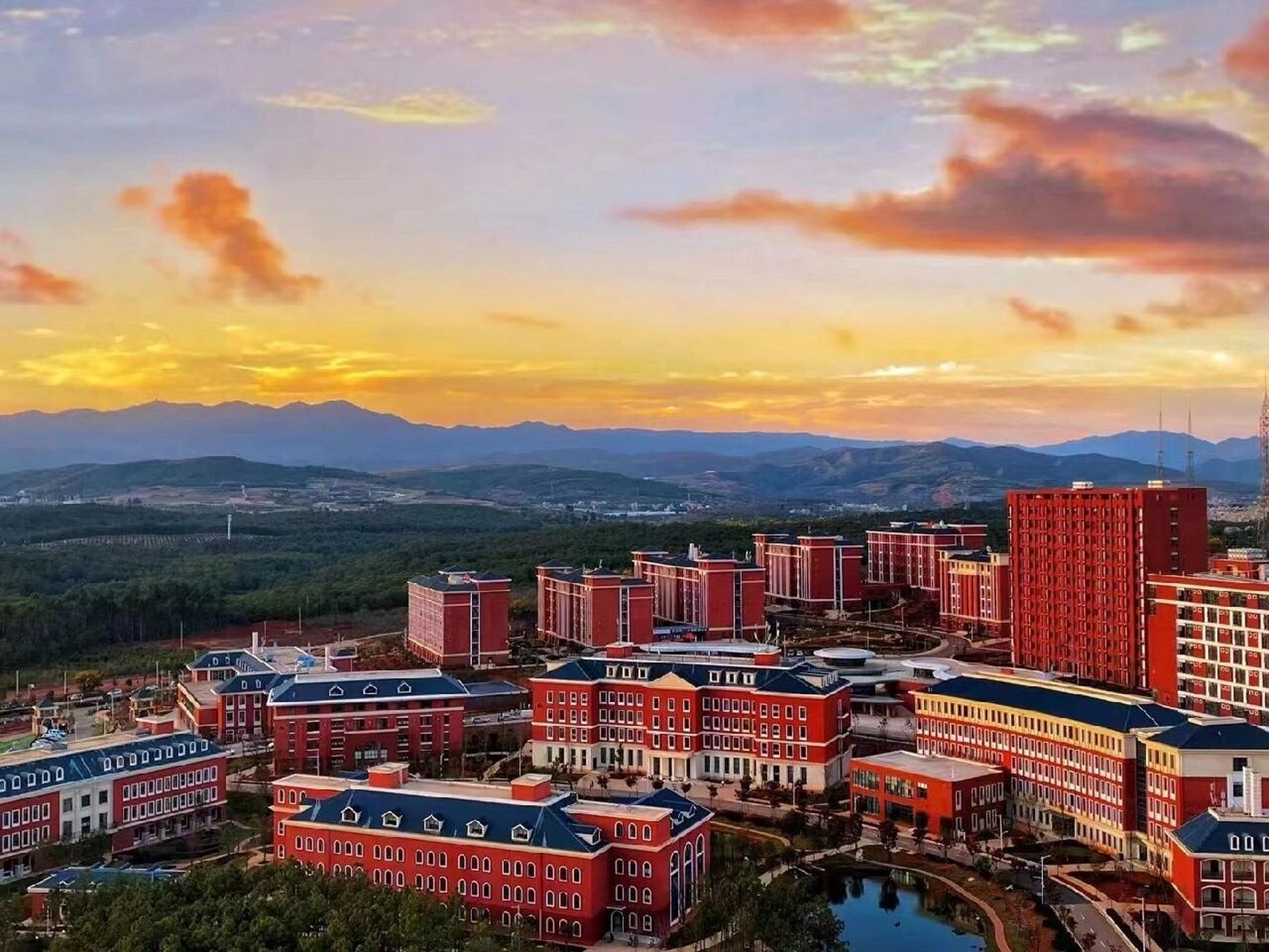 五年制大专,云南经贸外事职业学院校园环境 云南经贸外事职业学院创于