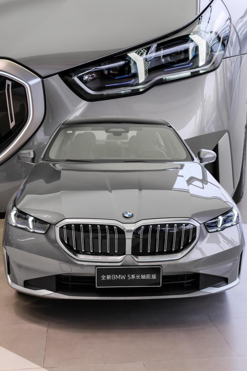 全新2024款宝马5系530li上线.宝马从来都是图片没赢过,实车没输过