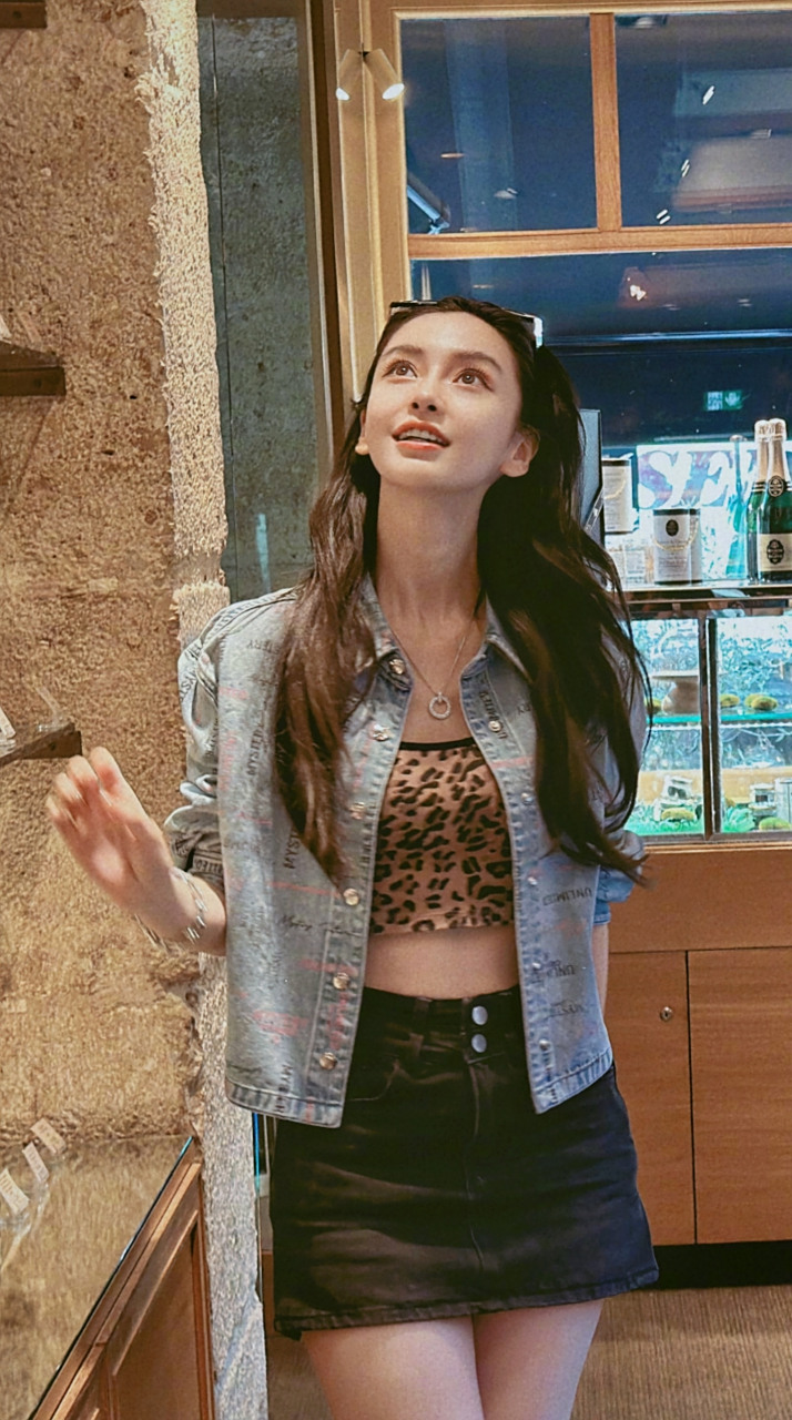 angelababy豹纹露腰背心#身材愈发的好了.