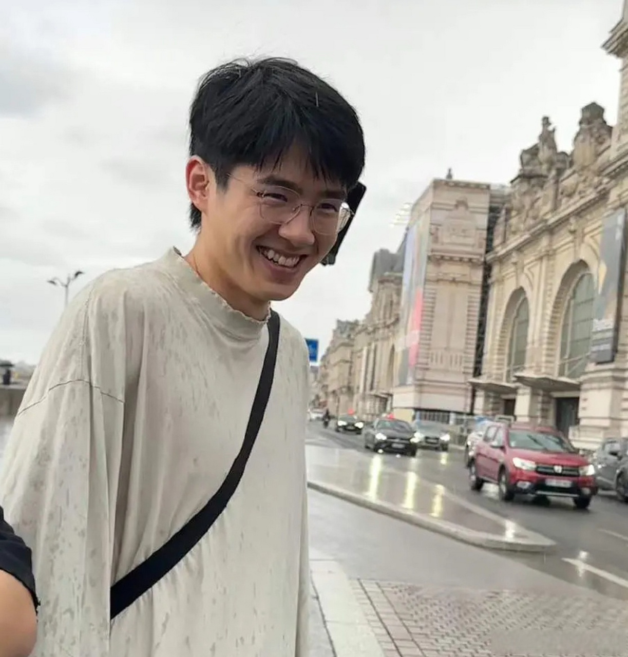 刘昊然脸上多出"猫咪纹"?97年的他怎么了?