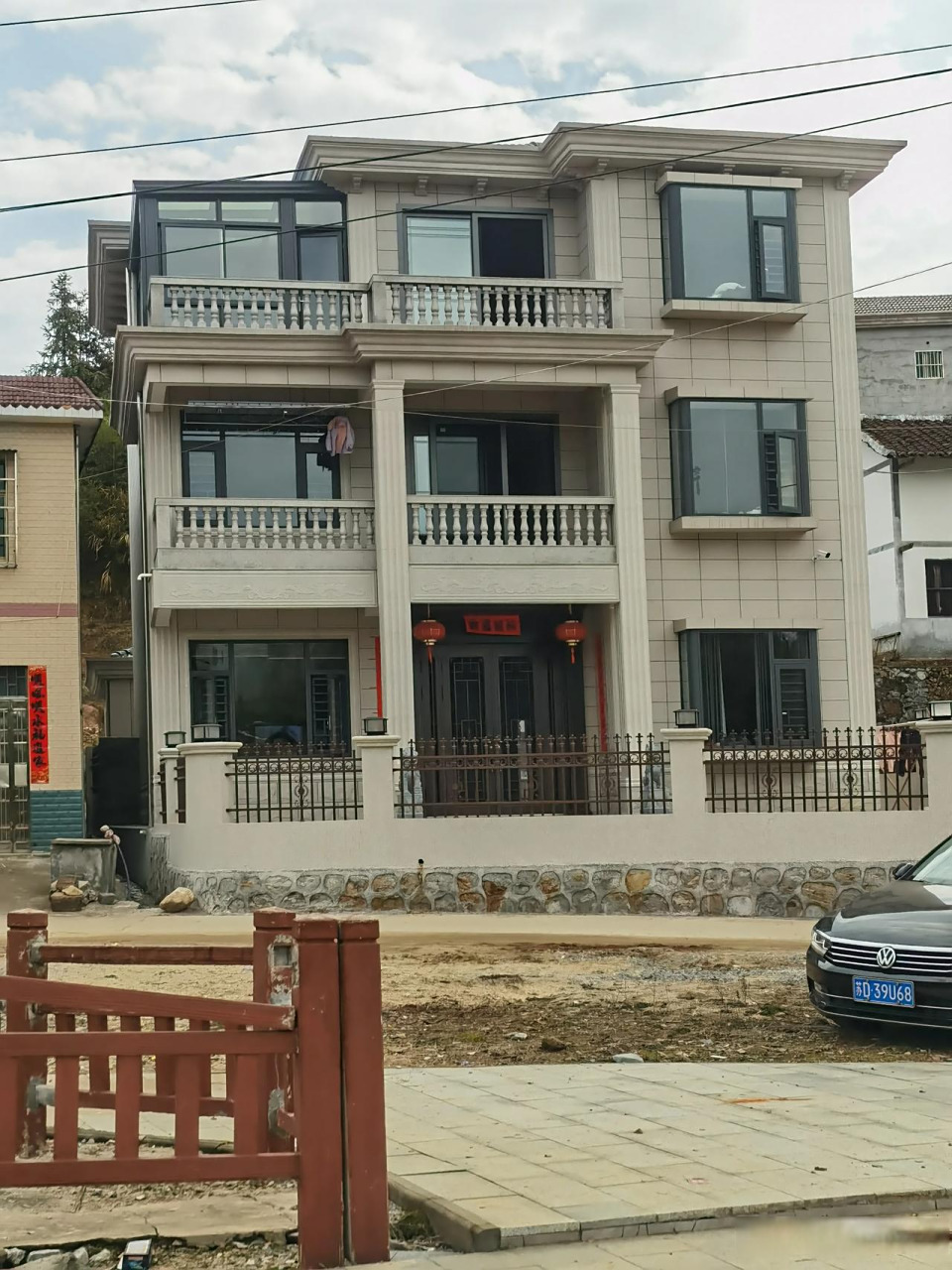 洋气的农村自建房,搁城里就叫做大别墅