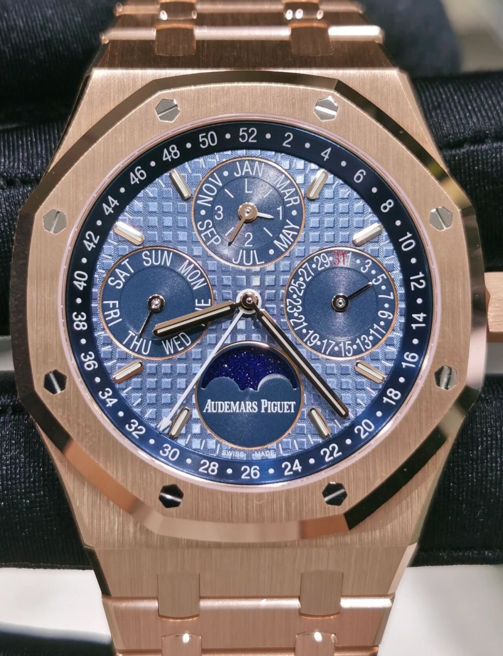 澳门买表攻略9890爱彼皇家橡树万年历 今天来介绍一款爱彼的万年