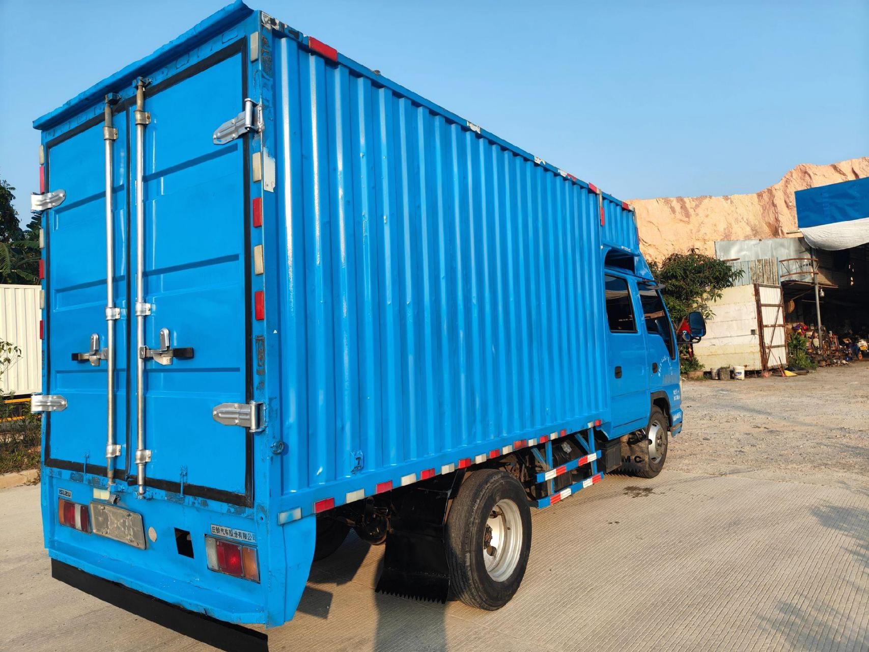 二手货车,17年7月双排后双轮五十铃厢式(长3.3米x宽1.88),4k3.