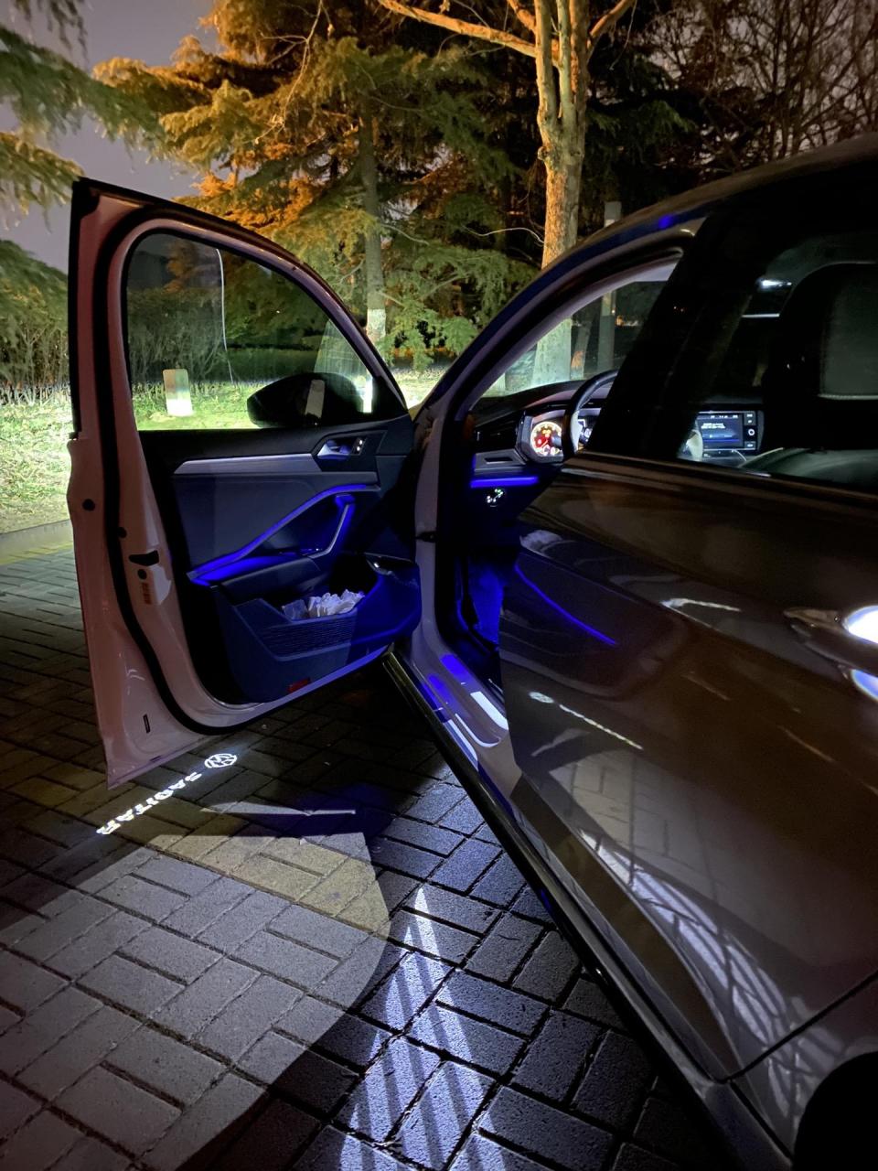 速腾 氛围灯效果 20万以下原车不改的情况下没有比速腾还亮的氛围灯了