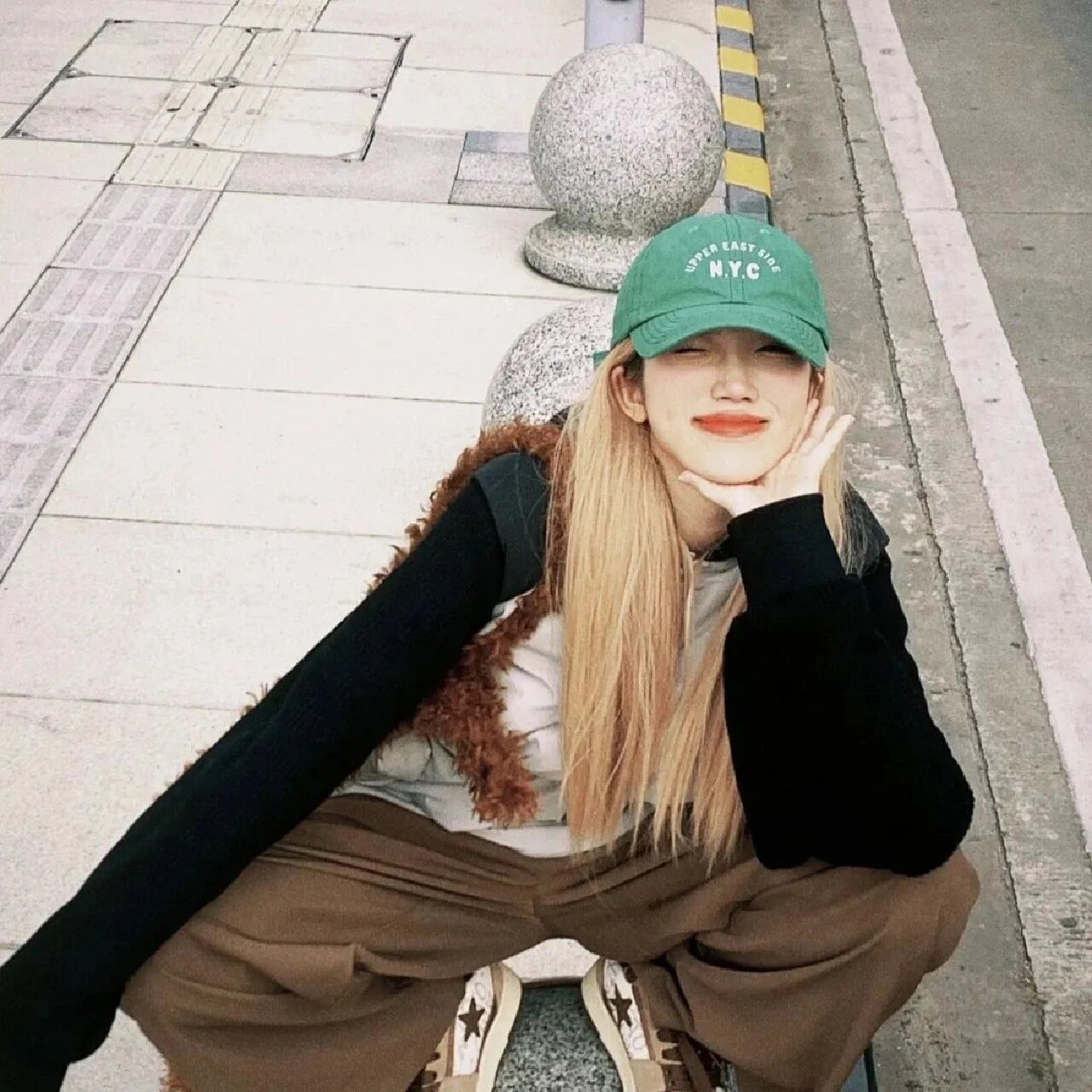 蹲坐系列女生头像