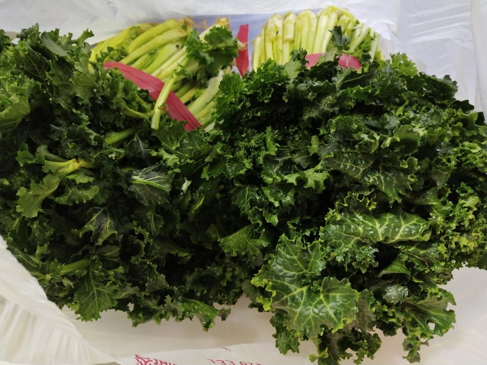 又买了两捆新鲜的苔菜,一会儿焯水,冷冻保存
