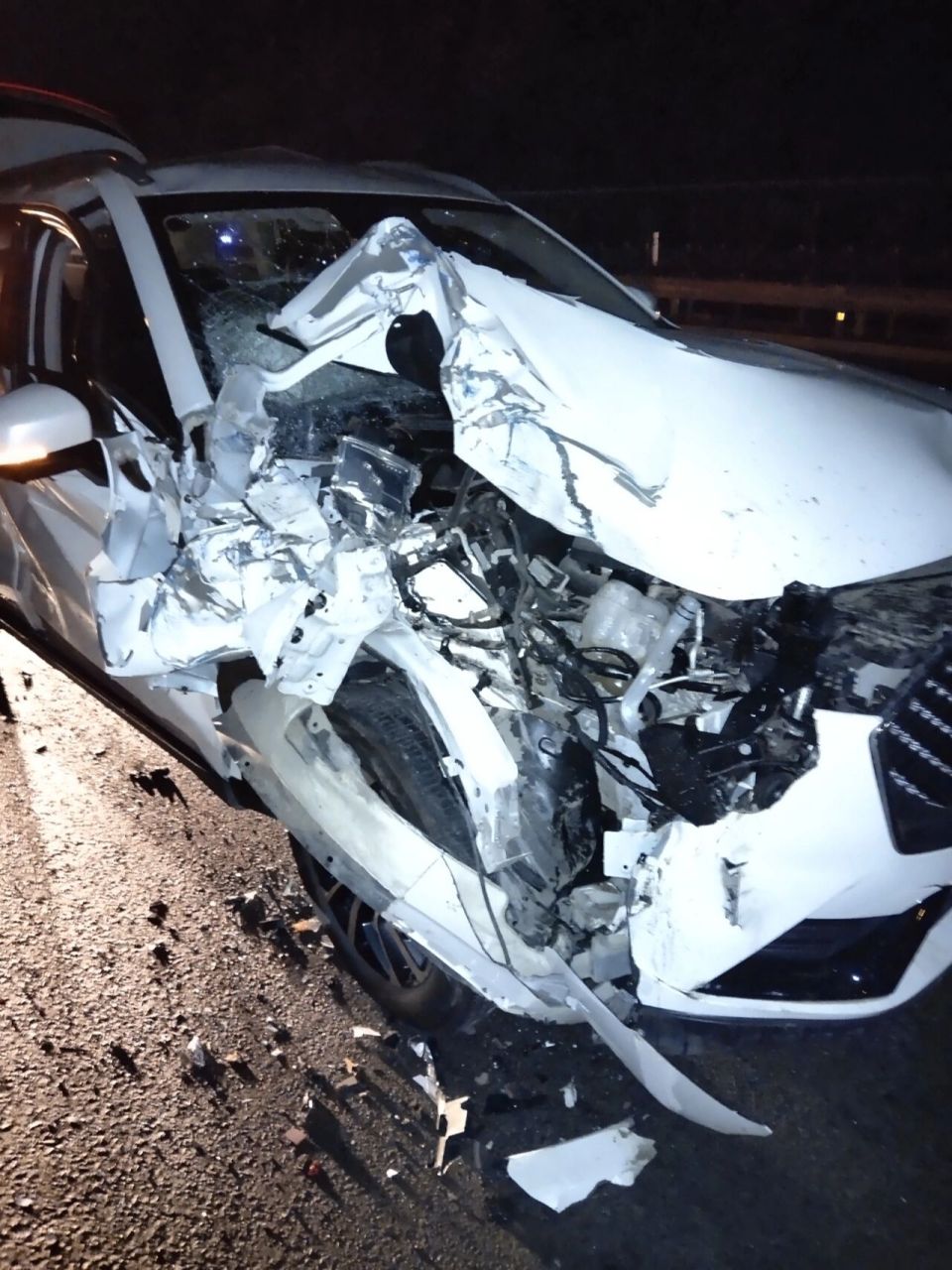 哈弗h6追尾小货车 哎,最近开车有点飘了,当个惊醒,晚上回太原高速上