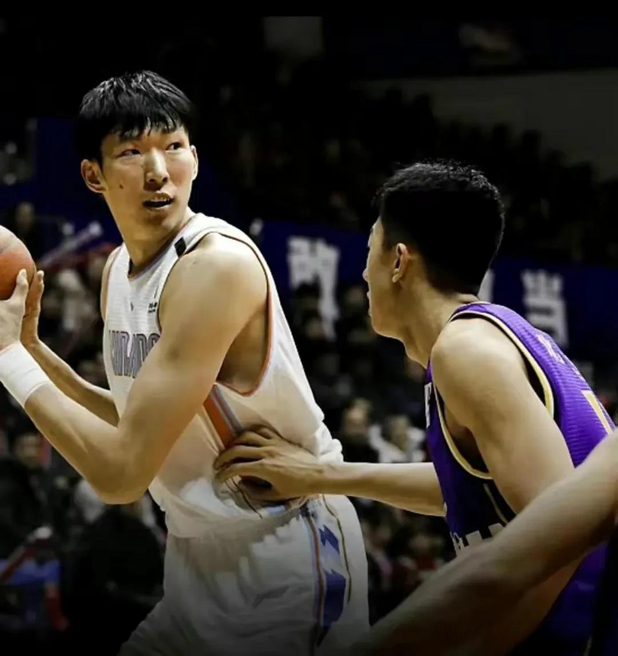 周琦把中国篮协和cba联赛球队搞得天昏地暗,他的能耐真是很大,应该说