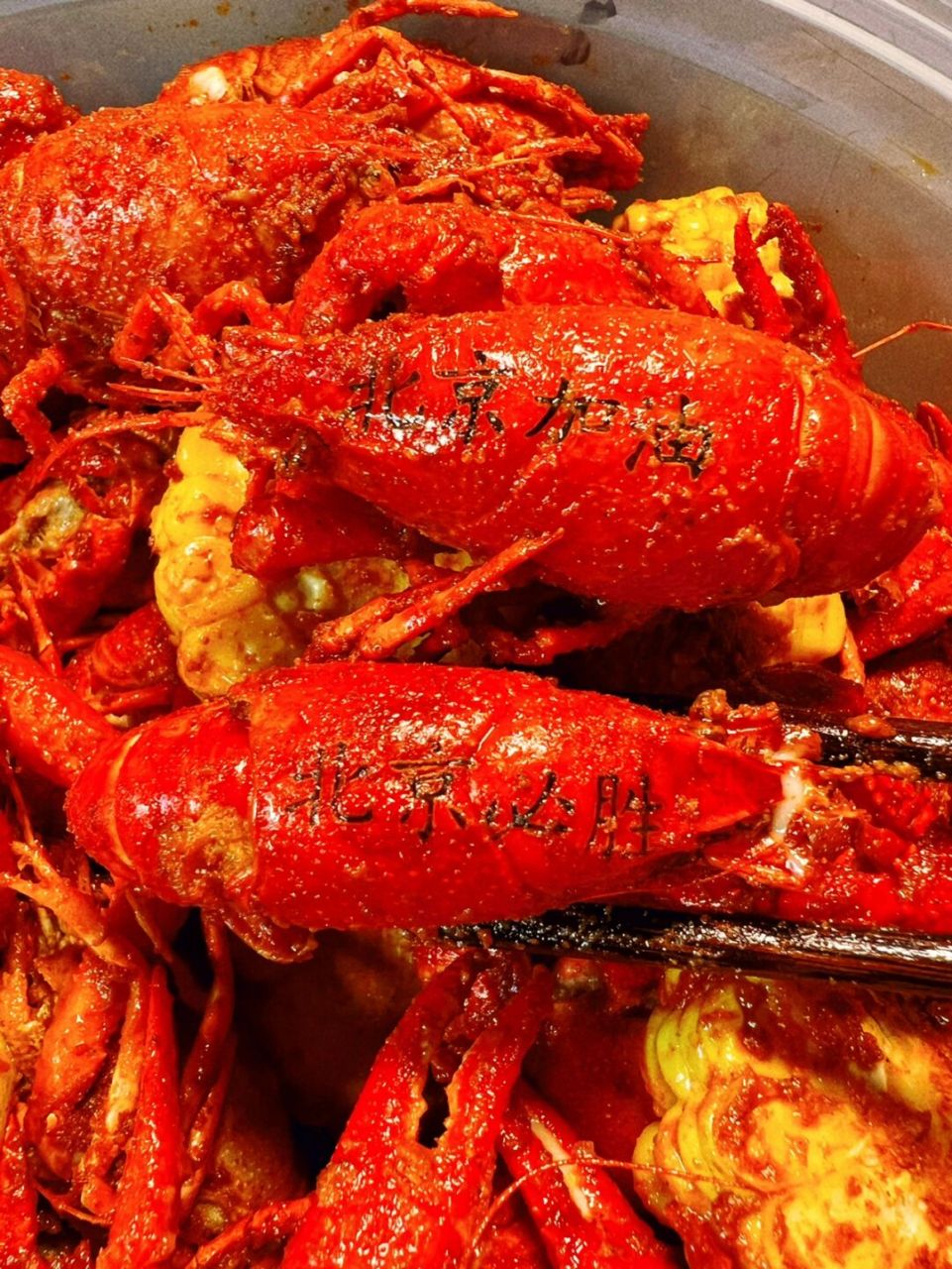 露营必备的小龙虾外卖来啦 96居家的这些天好馋小龙虾,发现胡大竟然