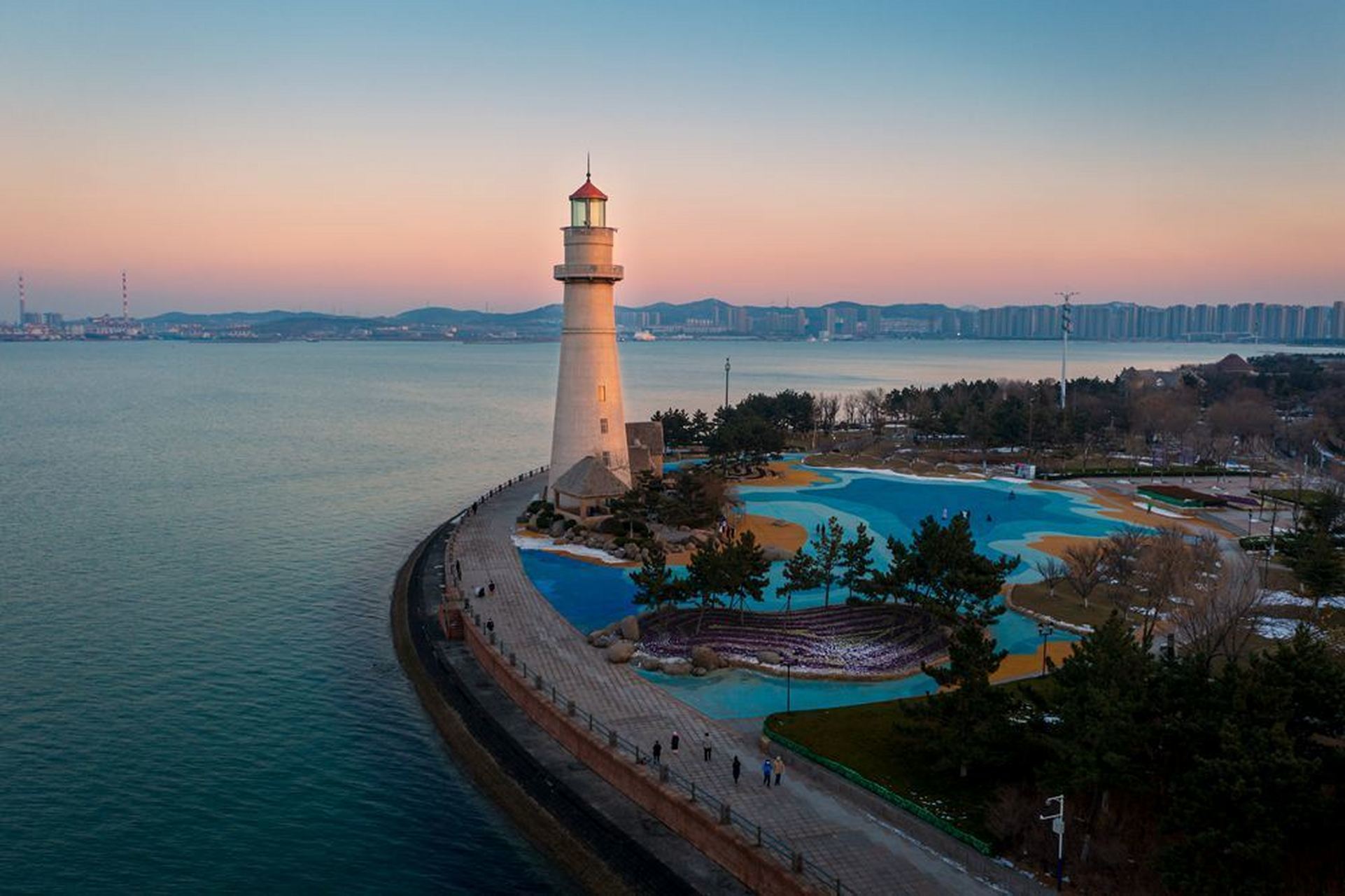 威海悦海公园灯塔 020202灯塔,是一种极具象征意义的建筑物.