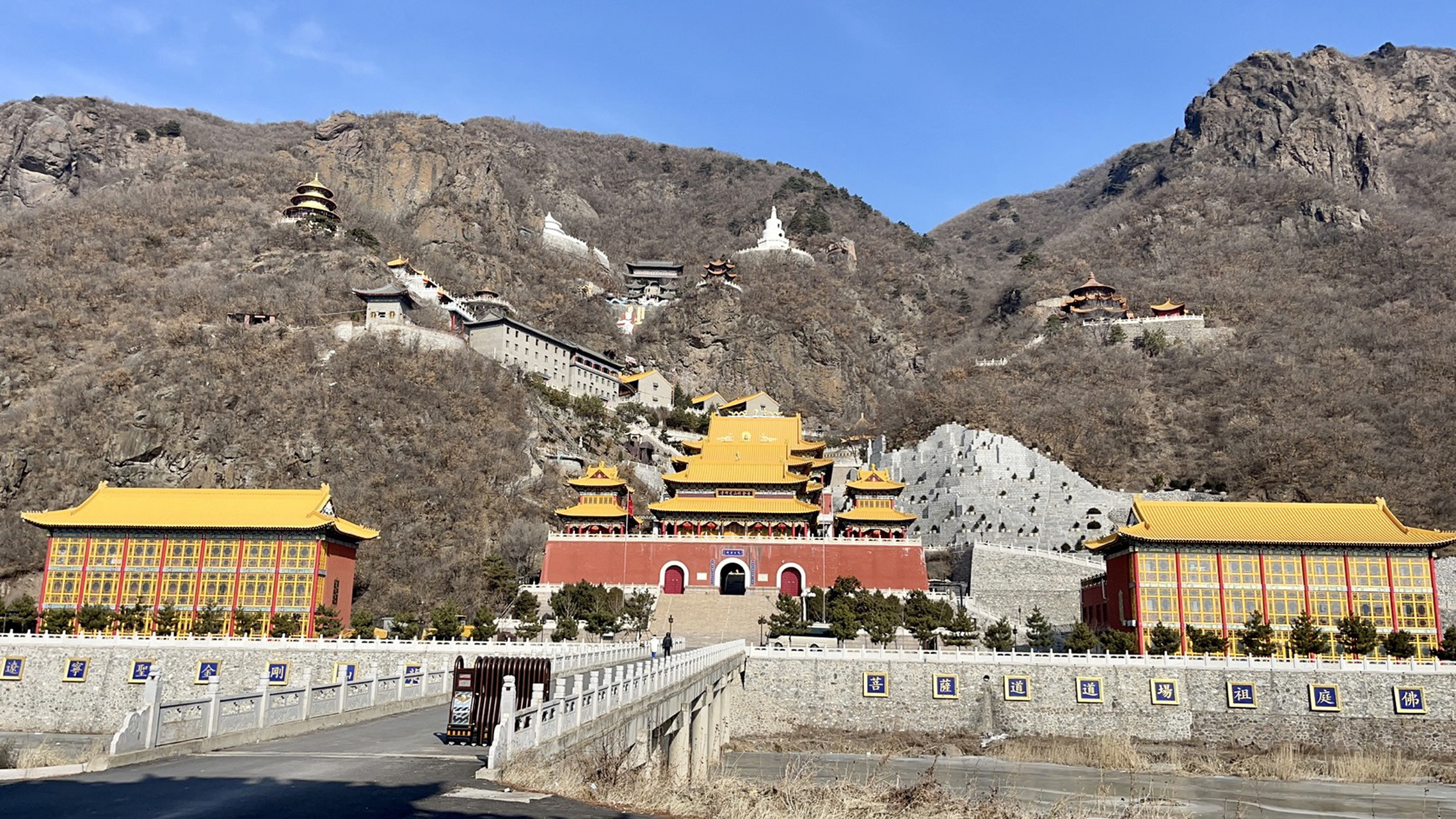 辽阳县下达河龙峰寺图片