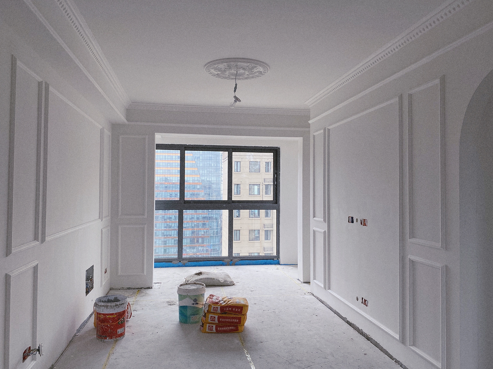 还在双眼皮吊顶嘛 不如试试法式石膏线吊顶 用石膏线做视觉效果吊顶真