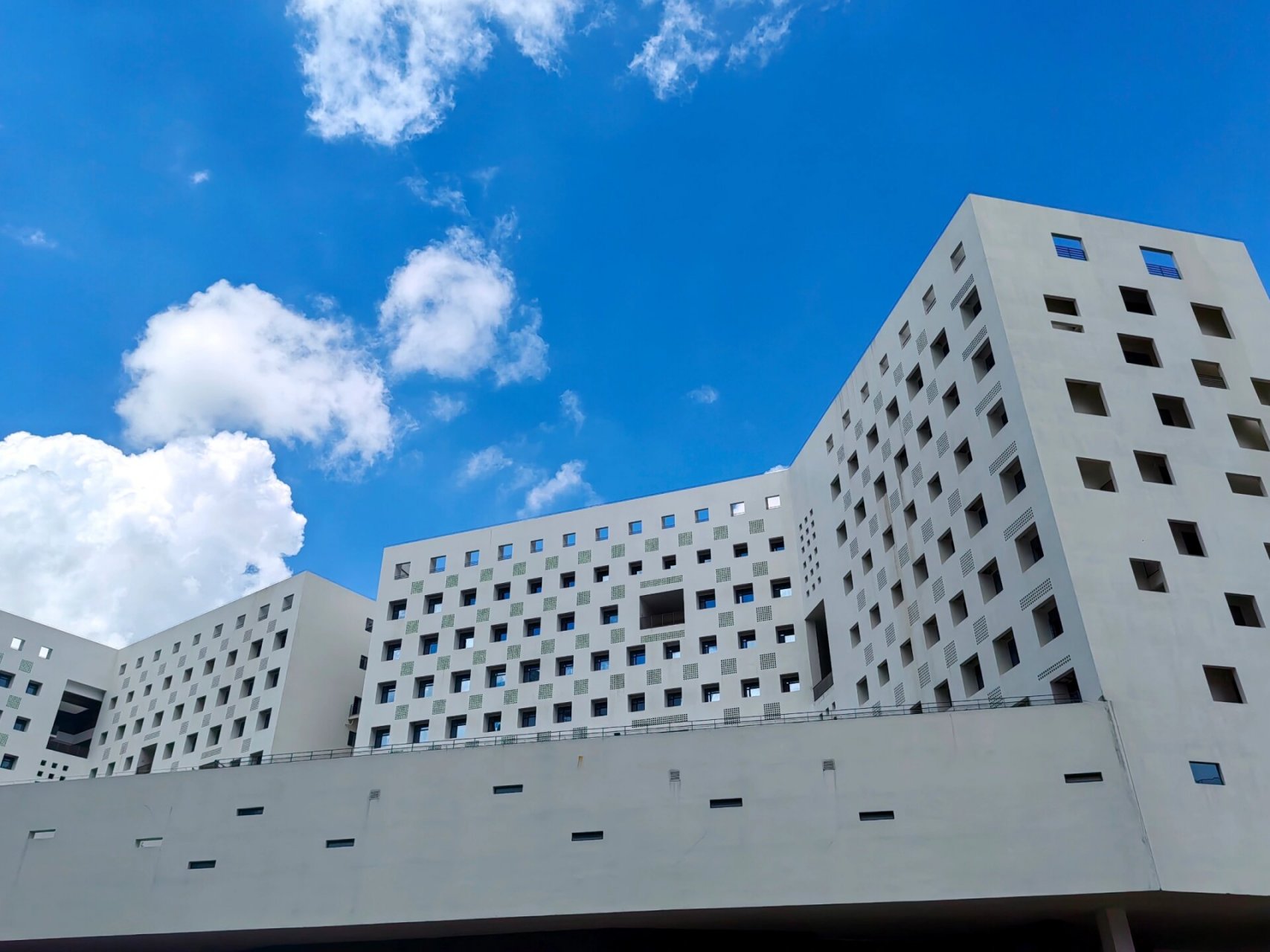 挑战最美深圳大学校园风景图～ 晴天下的深大校园真的好美,像个旅游