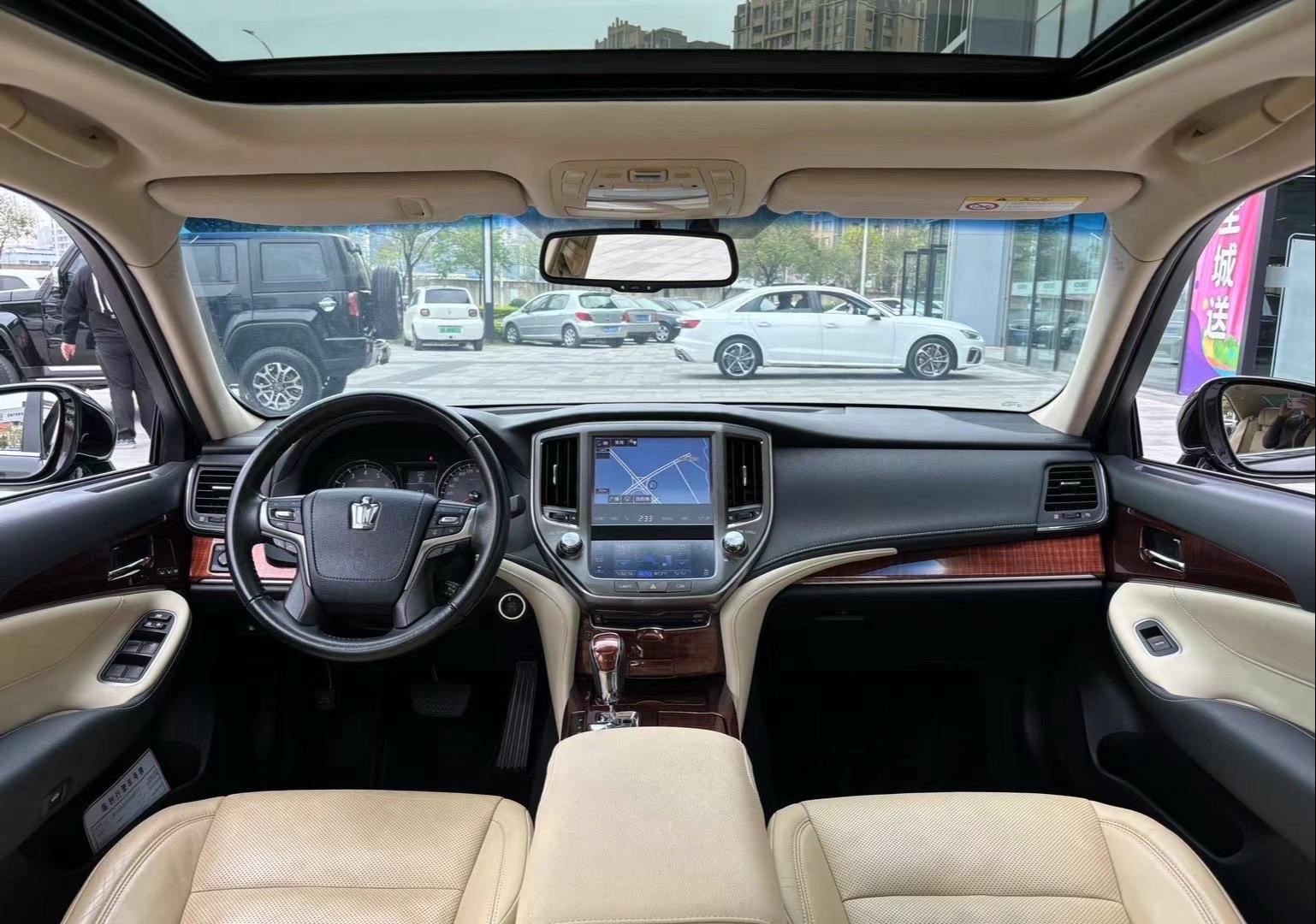 一手车,仅跑8万公里,原版两个面喷漆,可19款丰田皇冠内饰