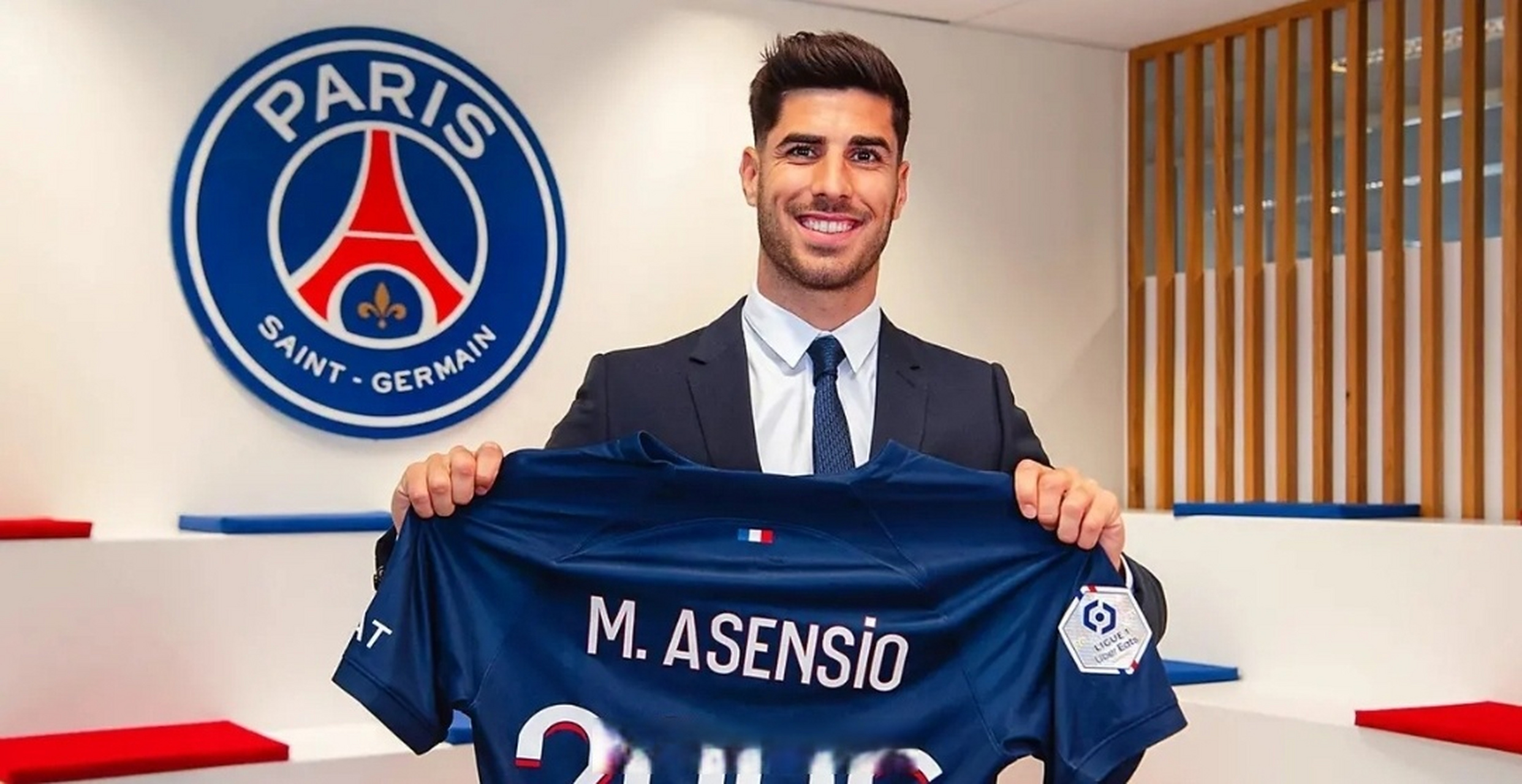 足球#官方消息,巴黎圣日耳曼免签皇马攻击手阿森西奥 双方签约至2026