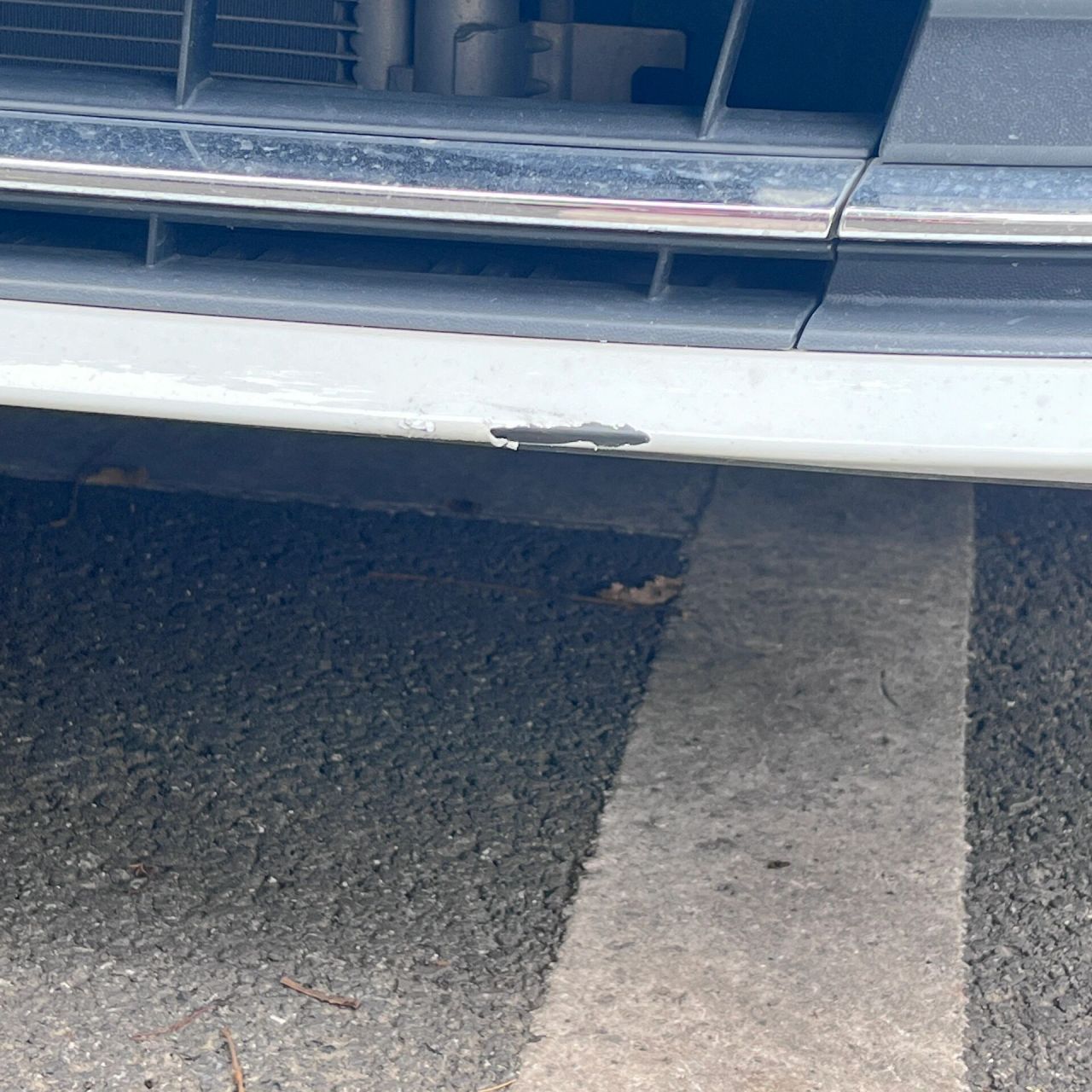 车被蹭掉漆了对方赔了200够吗?