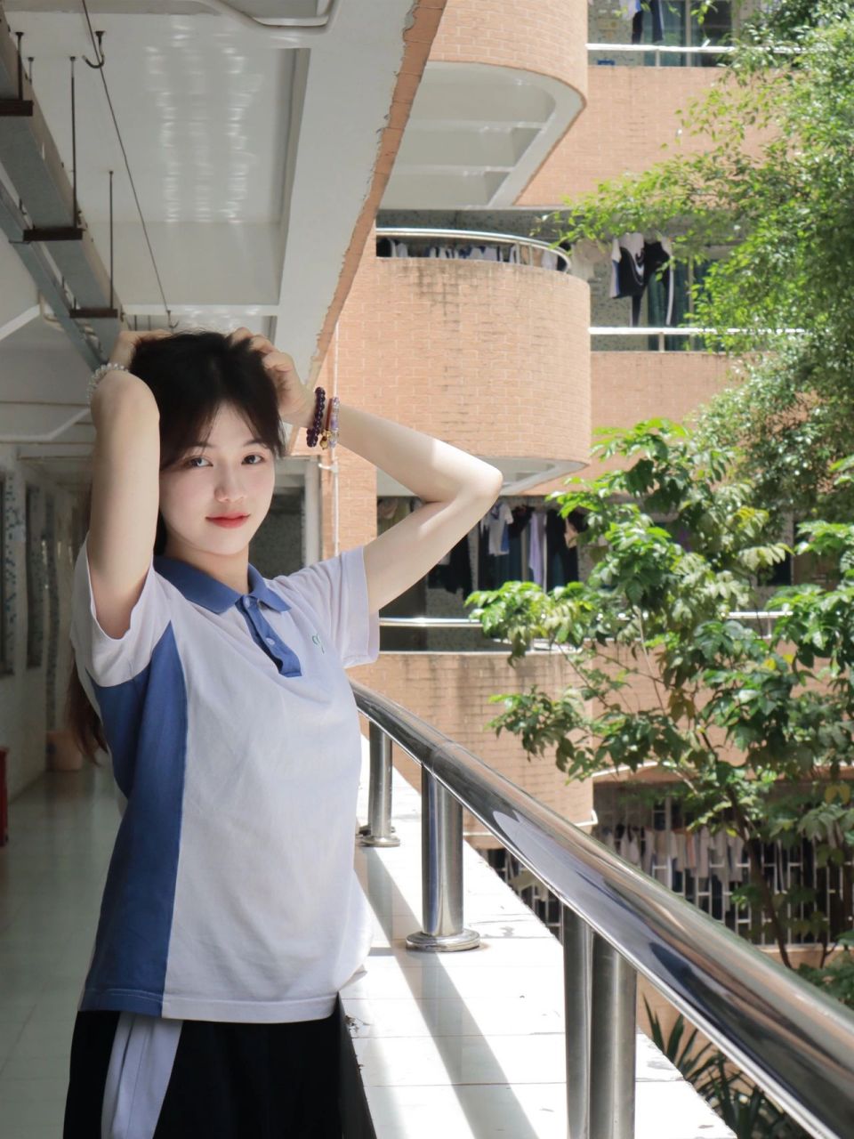 校园生活小照片 杂七杂八的校园小照片,咱们就是说深圳校服真的是好看