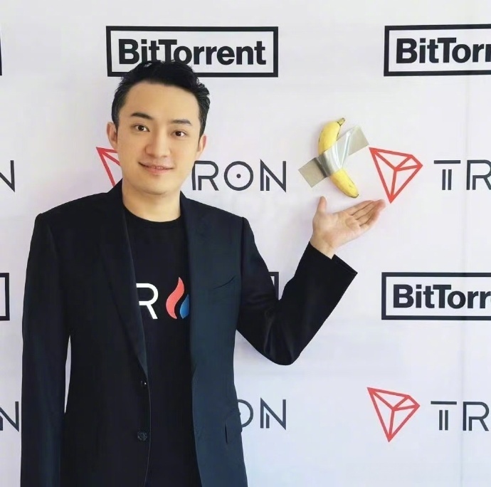 法眼庞观# 孙宇晨花4517万元买下一根香蕉,该作品意在讽刺市场投机