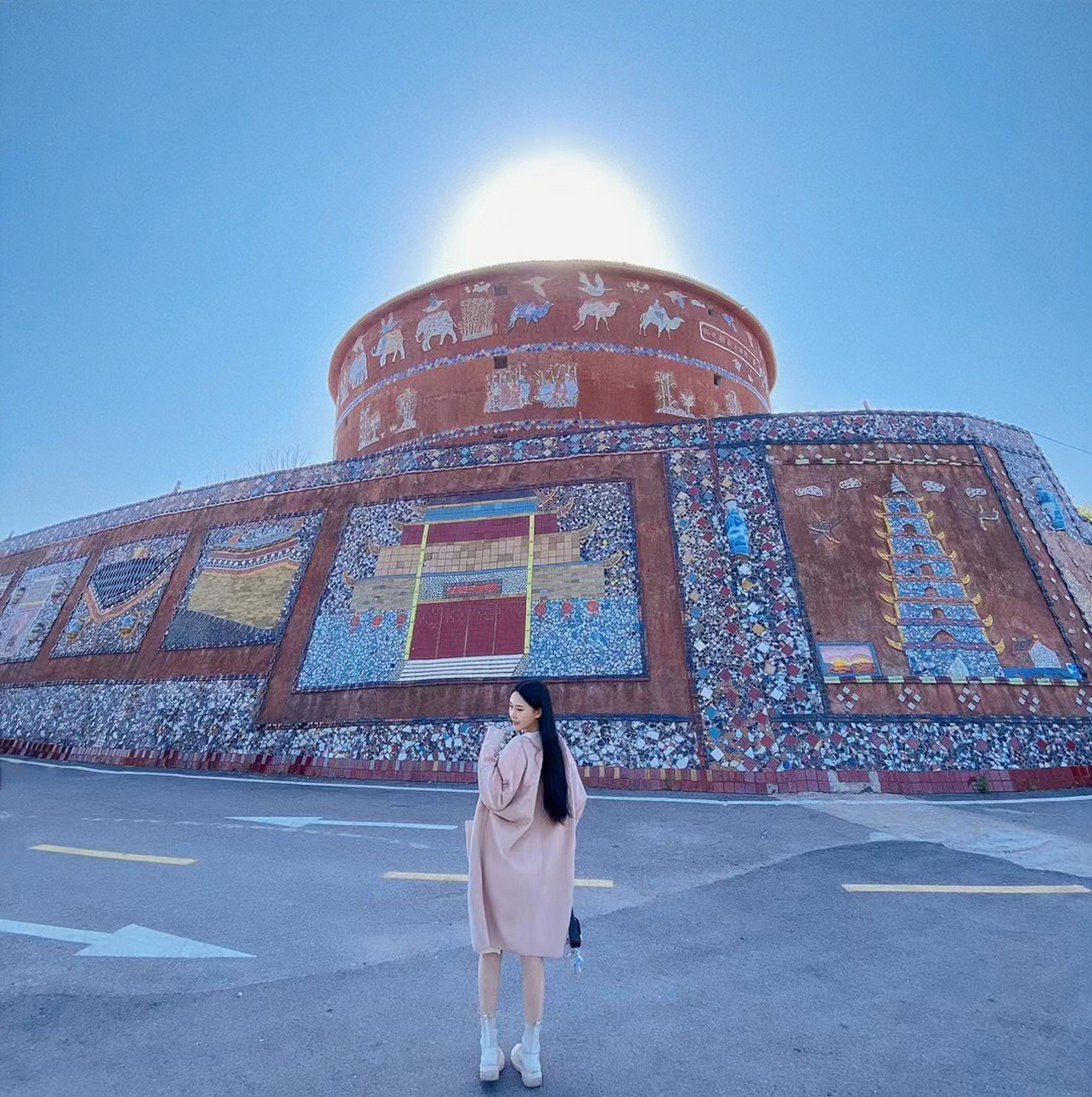 跟着未婚夫带着父母和狗子一起去了景德镇打卡了景德镇的瓷宫进去后和