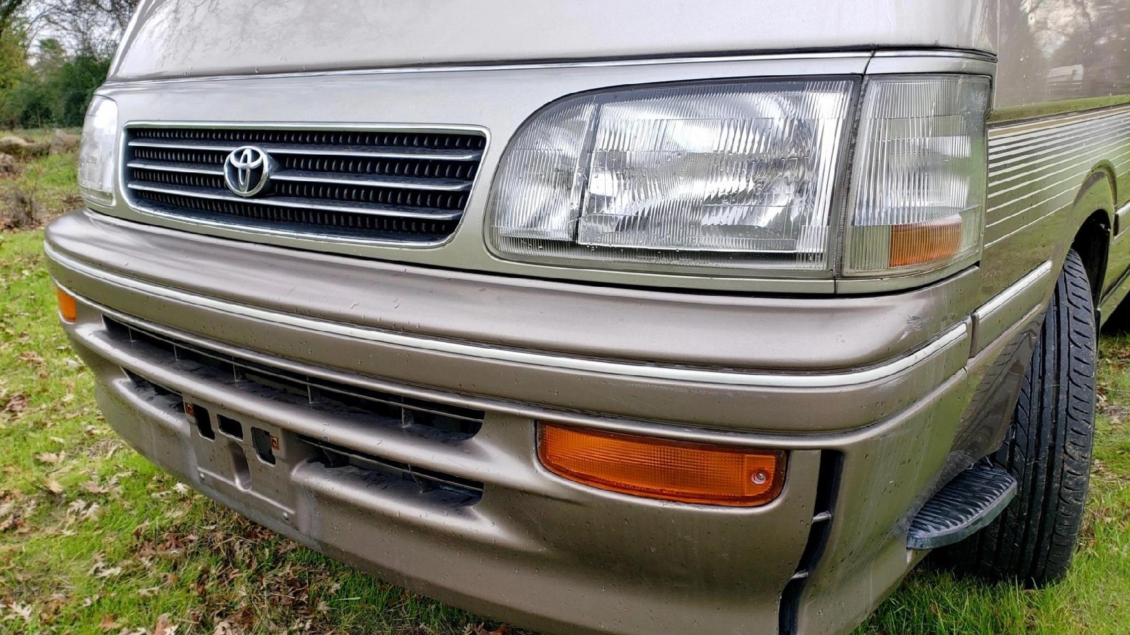 丰田海狮  代号h100 这台1995年第四代海狮时至今天外型也不失时尚