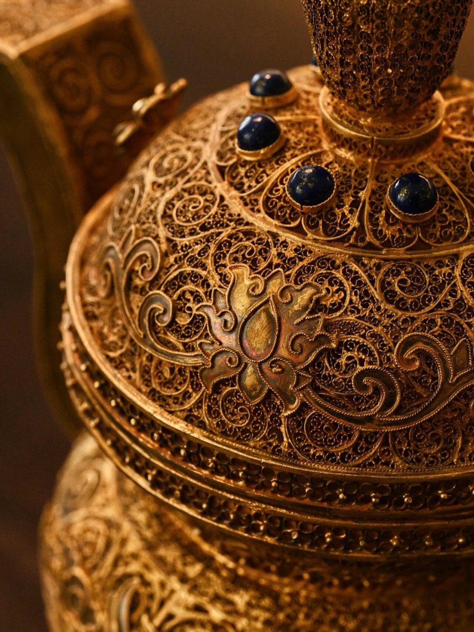 银鎏金x掐丝"有凤来仪"香炉 炉作朝冠耳三足式,线条弯折有度,极具美感