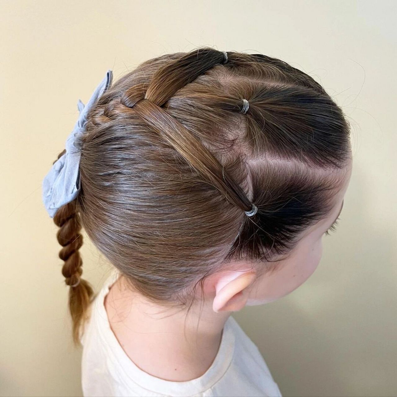 小女孩编发推荐之侧编马尾辫轻松搞定 #小女孩编发##侧边马尾辫# #侧