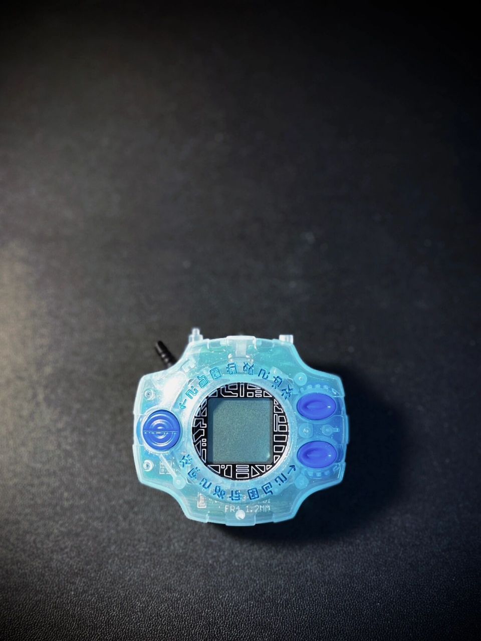 首先你需要购买一台"完全波"数码暴龙机.