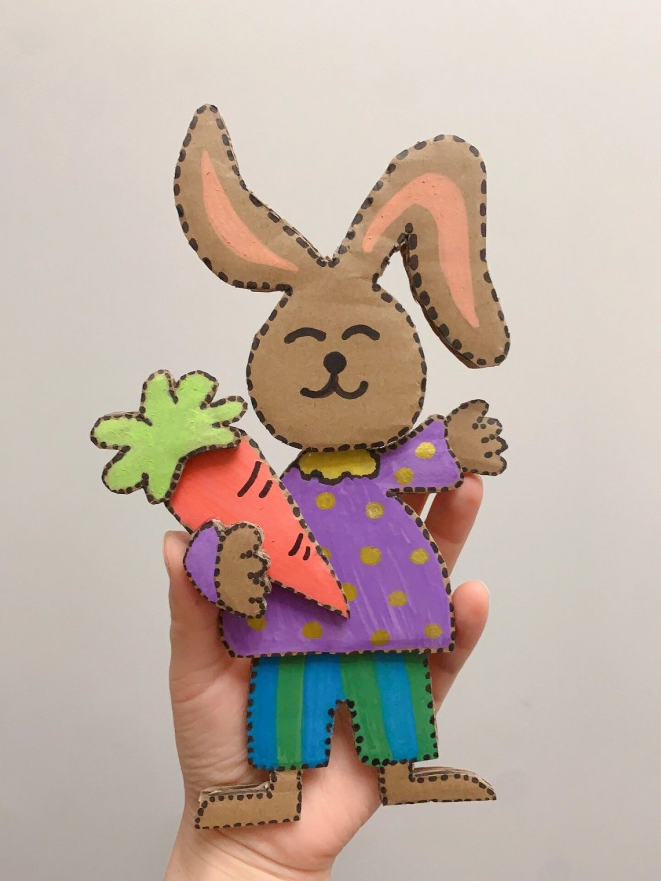 家里经常会有快递纸箱94 用来画纸皮画,卡通形象很立体7099 小