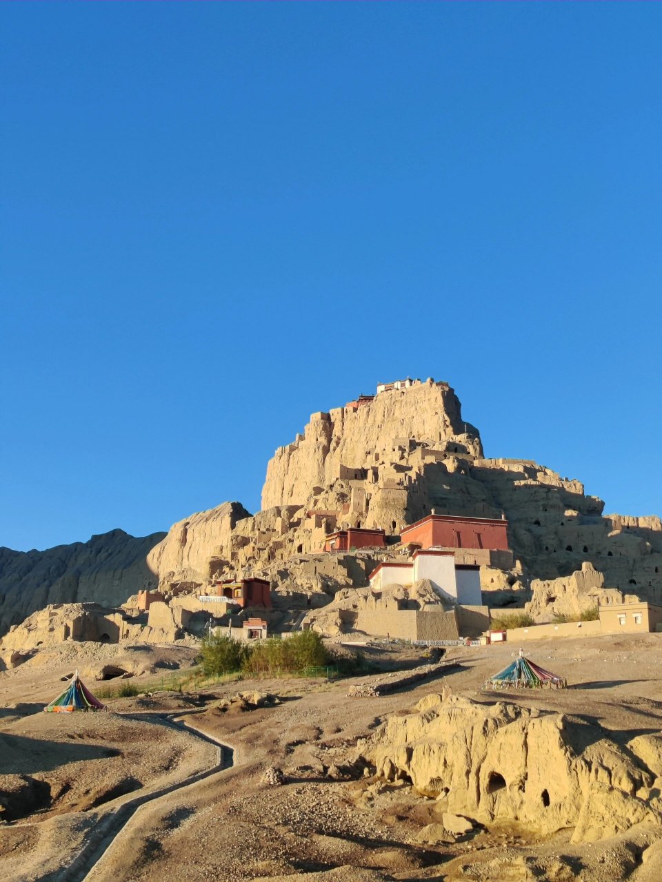 古格王朝遗址实用攻略      94古格王国遗址位于西藏阿里地区札达县