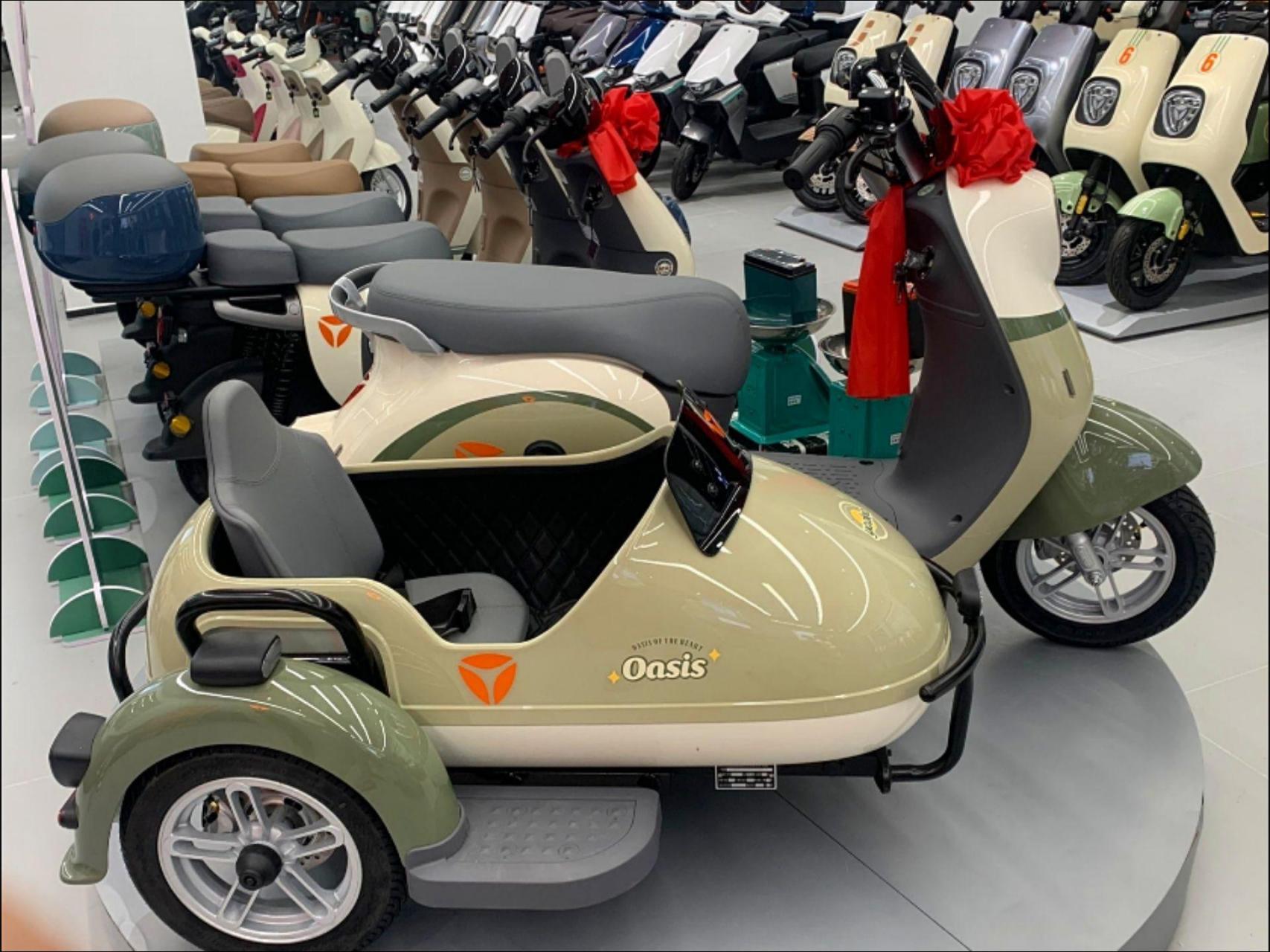 全新车 雅迪首款边三轮电动摩托车 门店自提 雅迪电摩 需摩托车驾驶证