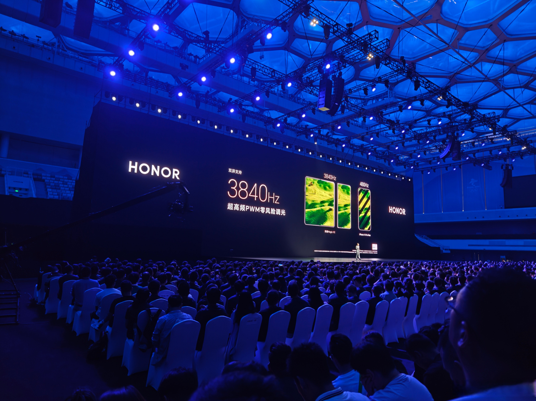 荣耀magic v2折叠屏的双屏都支持3840hz超高频pwm零风险调光.