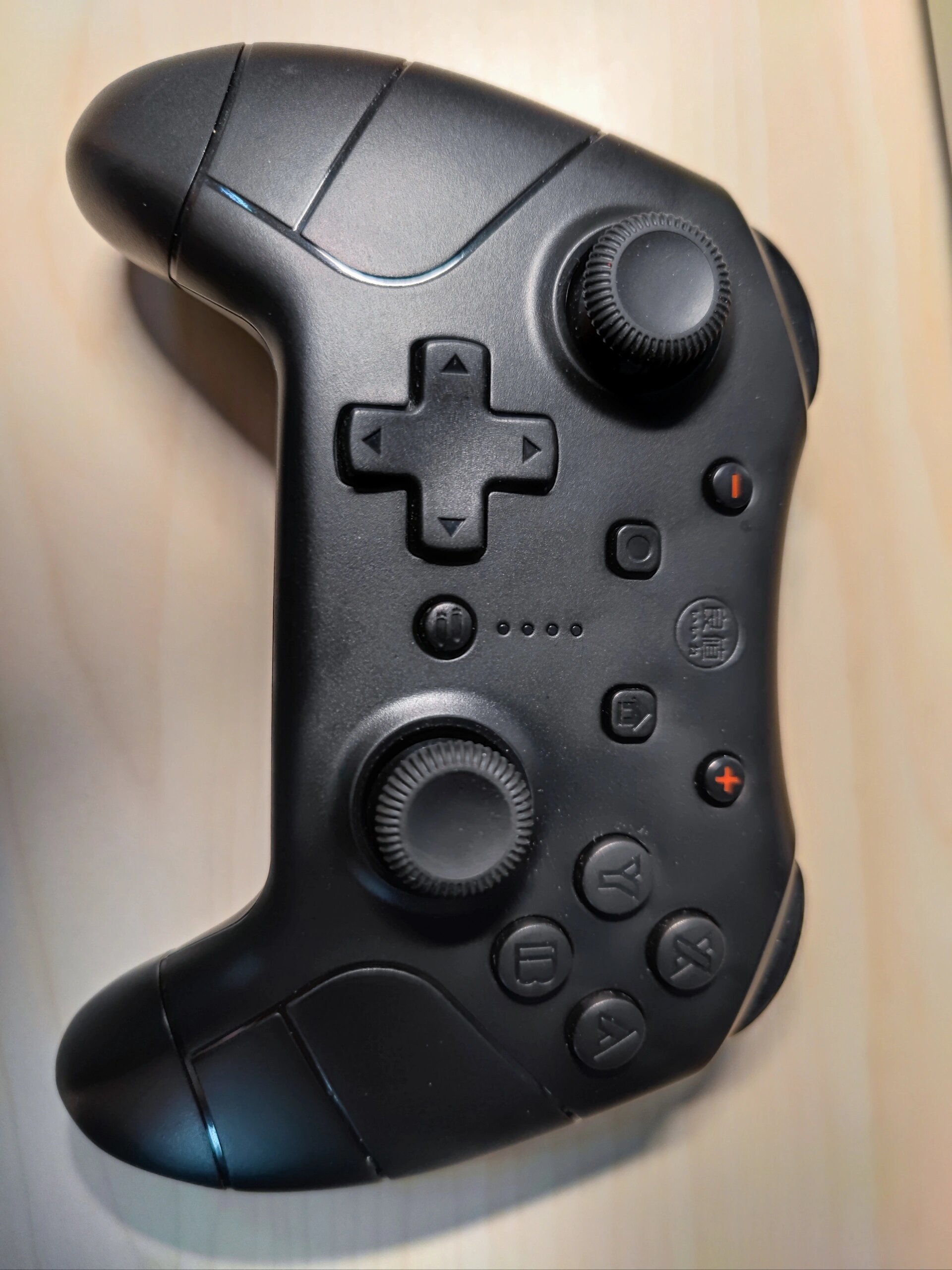 switch 官方 pro 手柄和良值手柄 玩switch的时候用joy-con实在是不