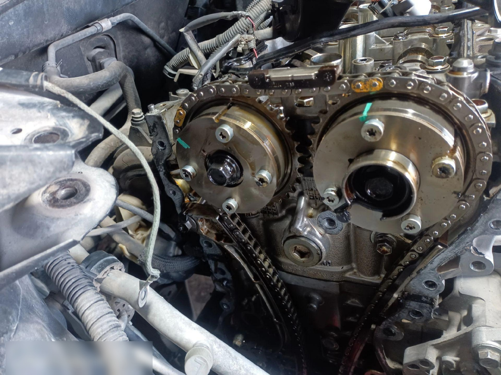 凯美瑞5ar发动机启动车发动机哗啦哗啦响更换进排气vvt轮和正时链条