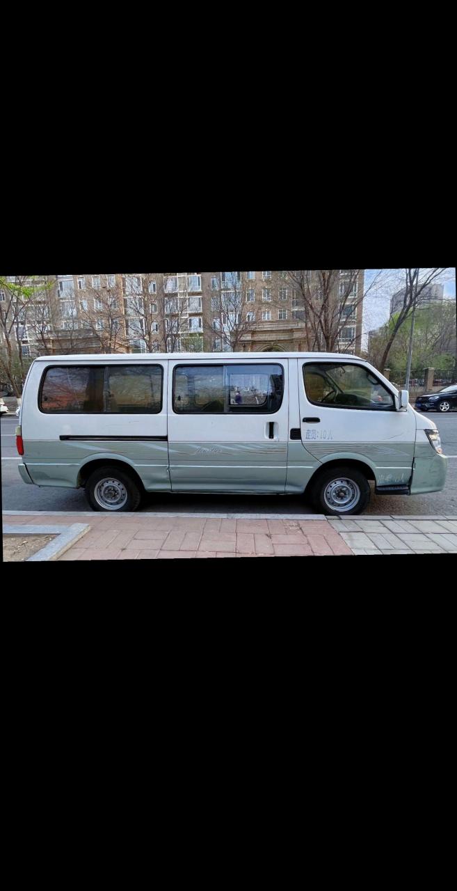 14年金杯海狮10座黄牌车.