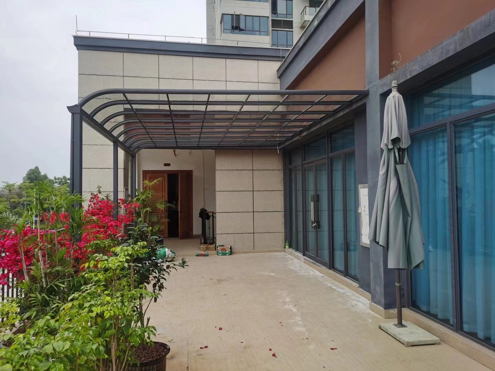 铝合金雨棚安装完成效果图,实例返图来咯!