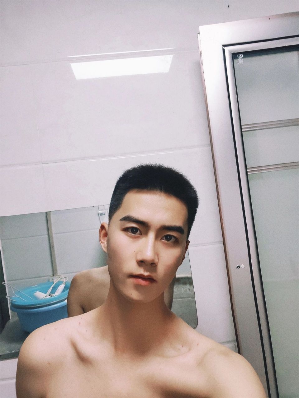 寸头是检验帅哥的唯一标准 男生寸头00